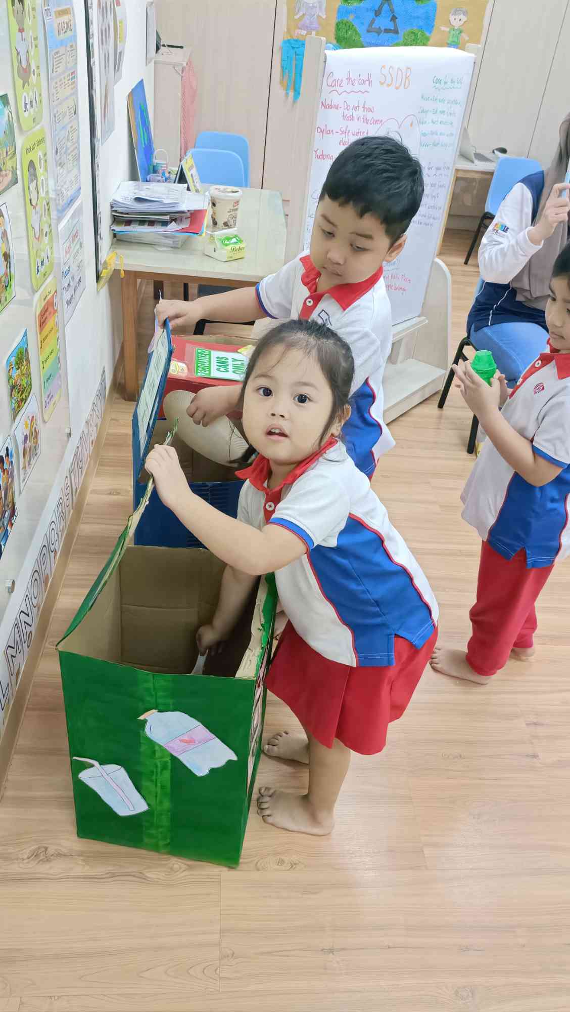 WG894D Activity 1 - Recycling Bin — photo 9