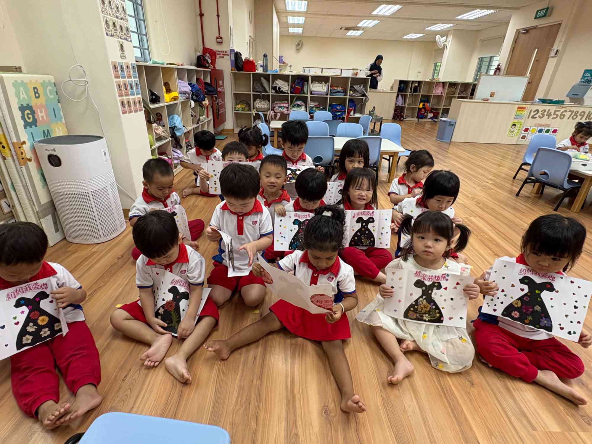 WG894D Activity 2 - Mother's Day — photo 24