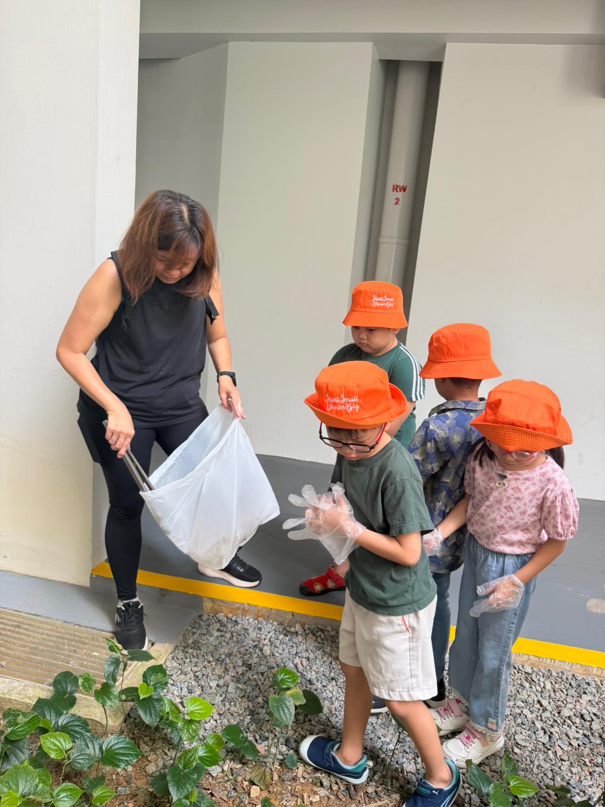 World  Environment Day- K2 Picking Litter — photo 2