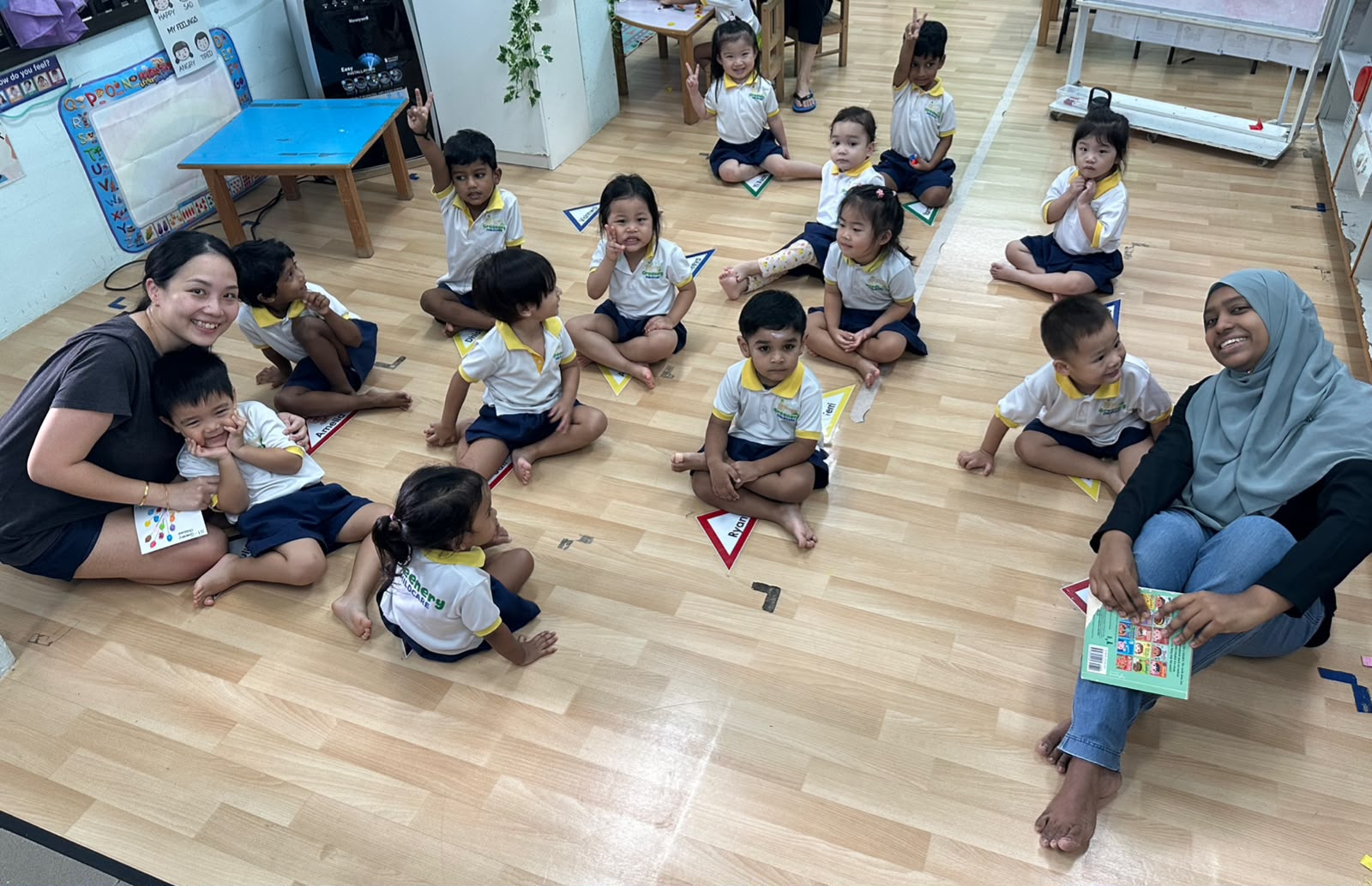 Little Planet Super Heroes - Part 1 (Storytelling by Parent Volunteers) — photo 10