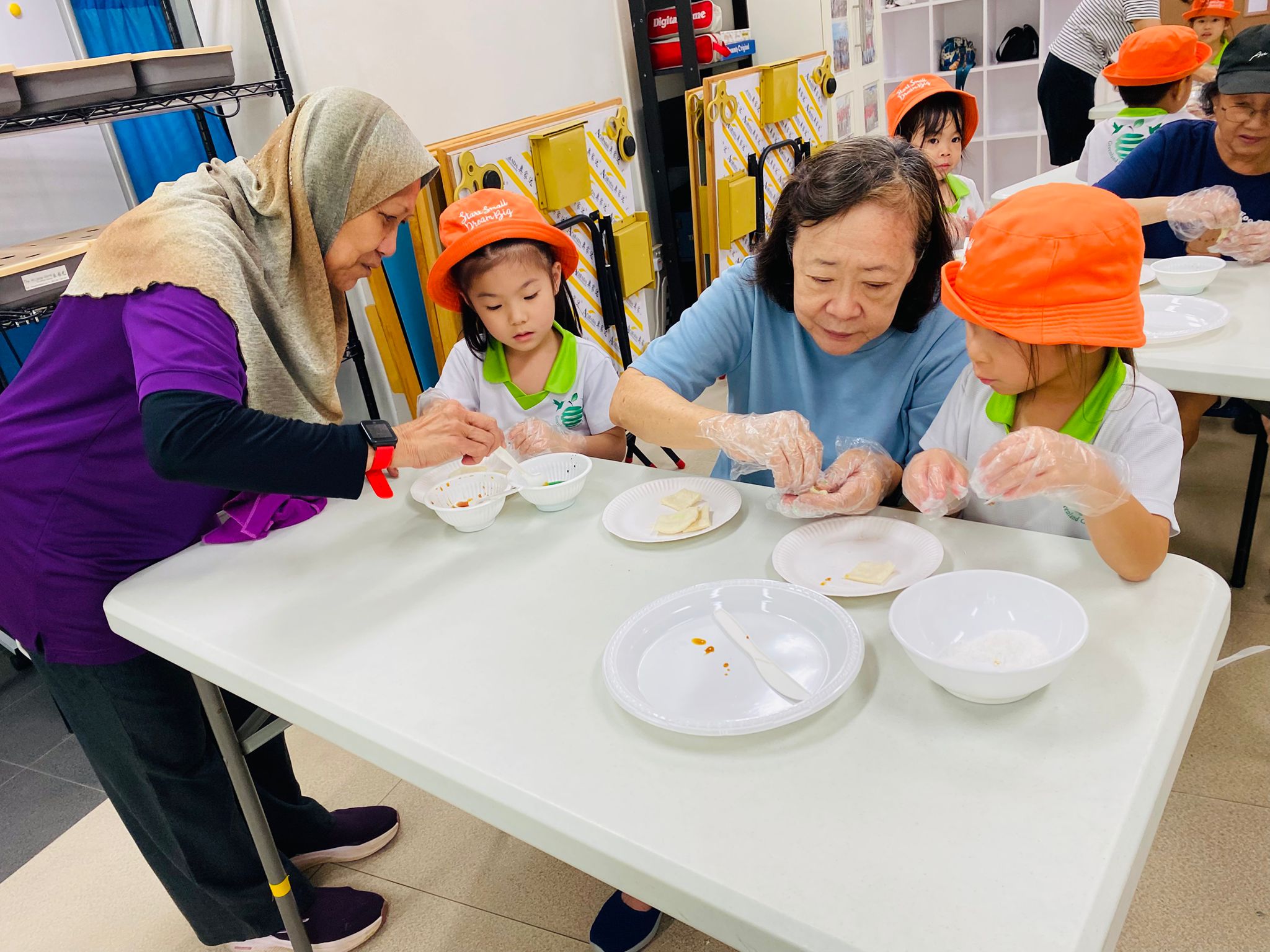 SSDB – Ondeh-Ondeh Making with the Seniors from Allkin Active Ageing Centre — photo 7
