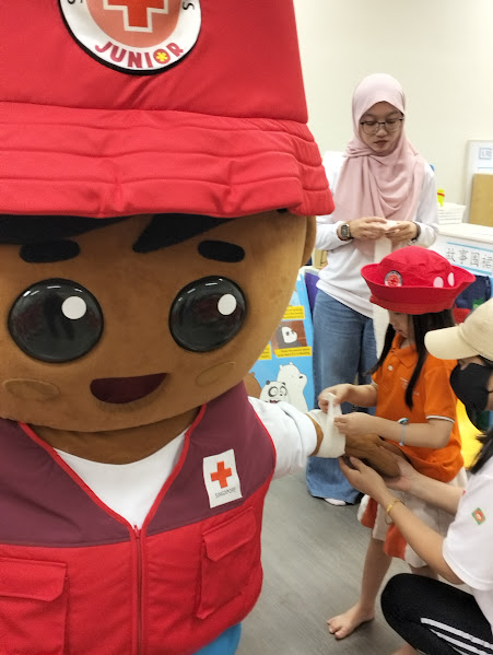 Learning the basic of first Aid with Singapore Red Cross — photo 2