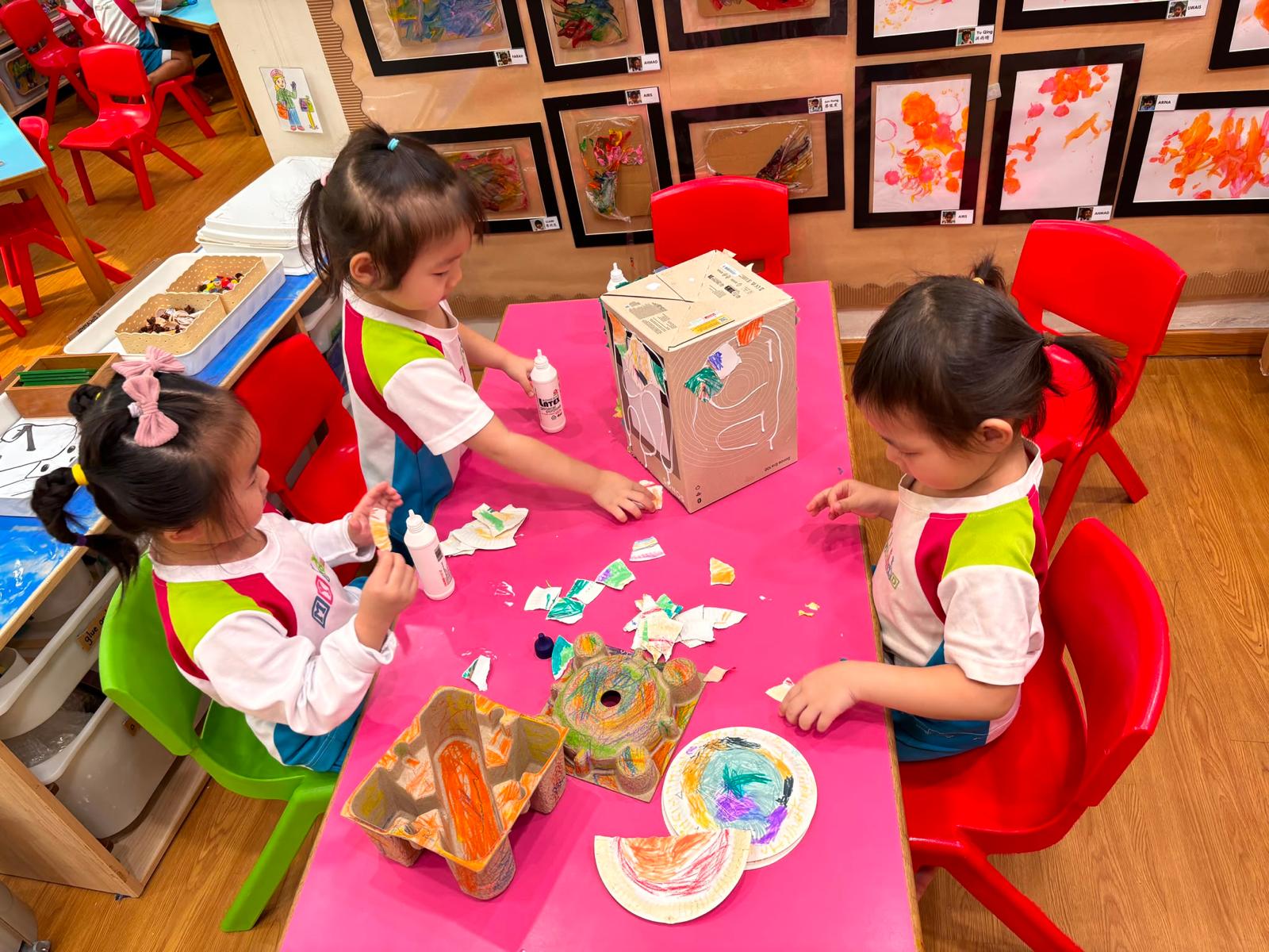 Creating a Singapore landmark using recycled materials