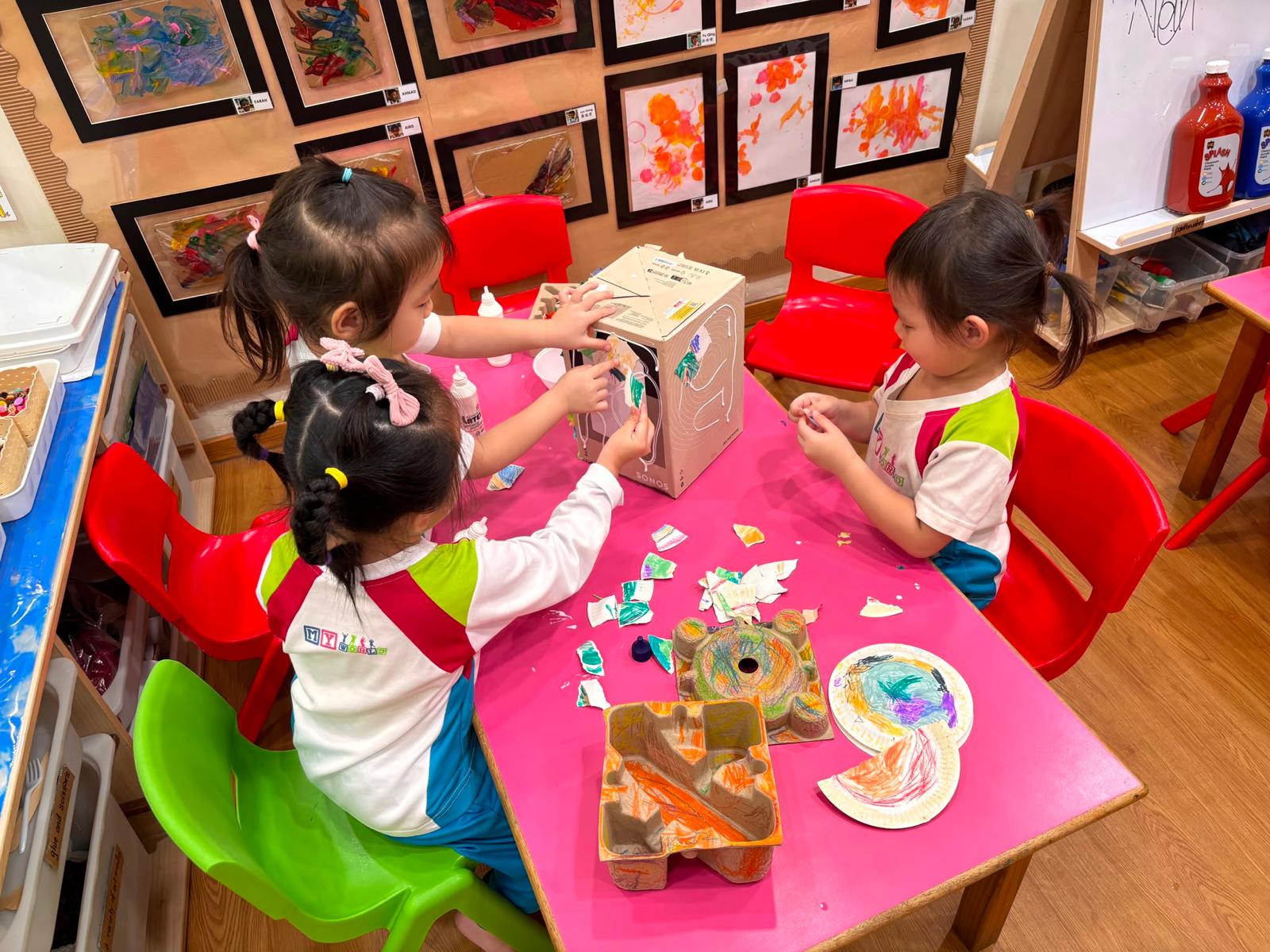 Creating a Singapore landmark using recycled materials — photo 2