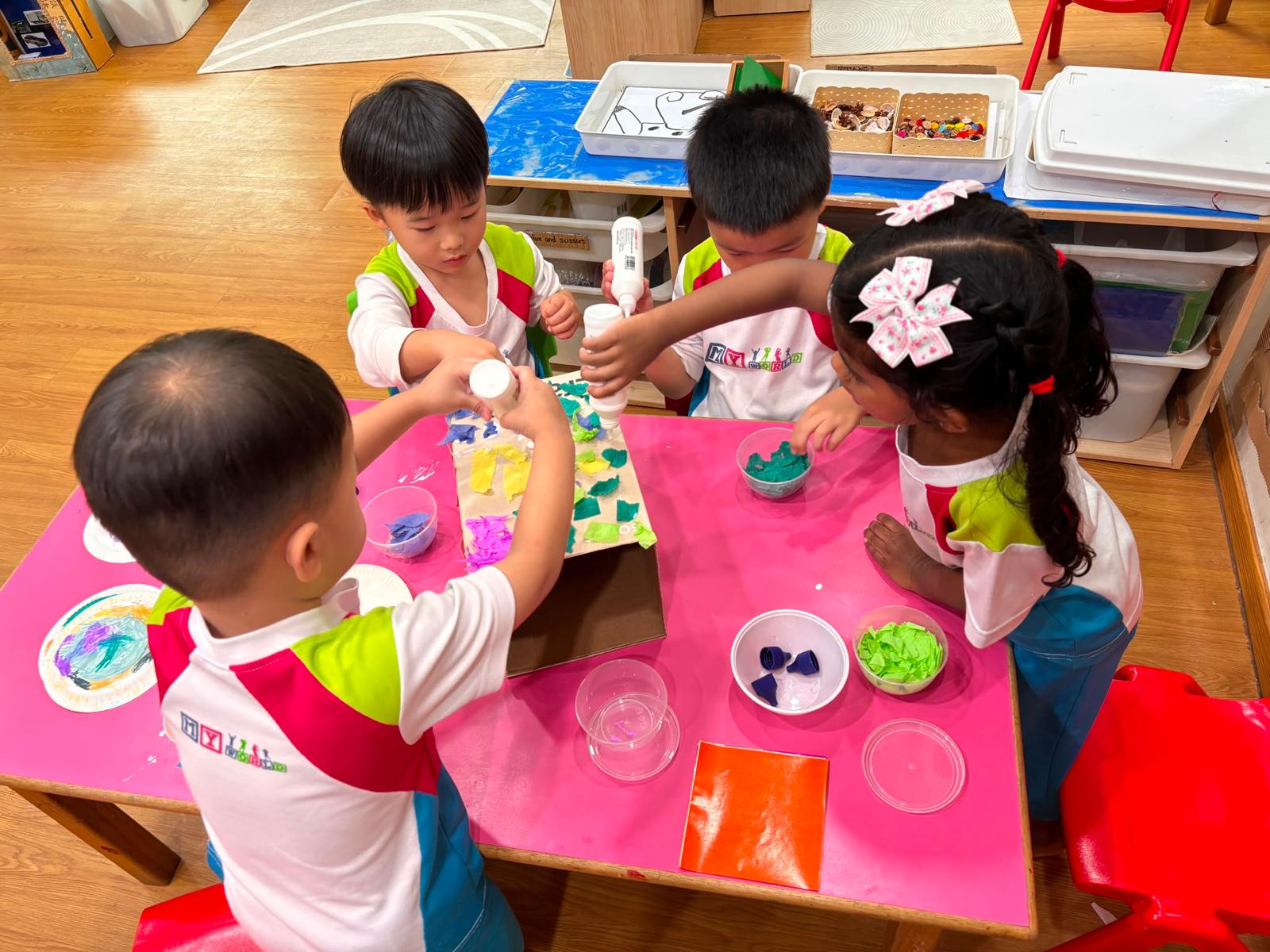 Creating a Singapore landmark using recycled materials — photo 3