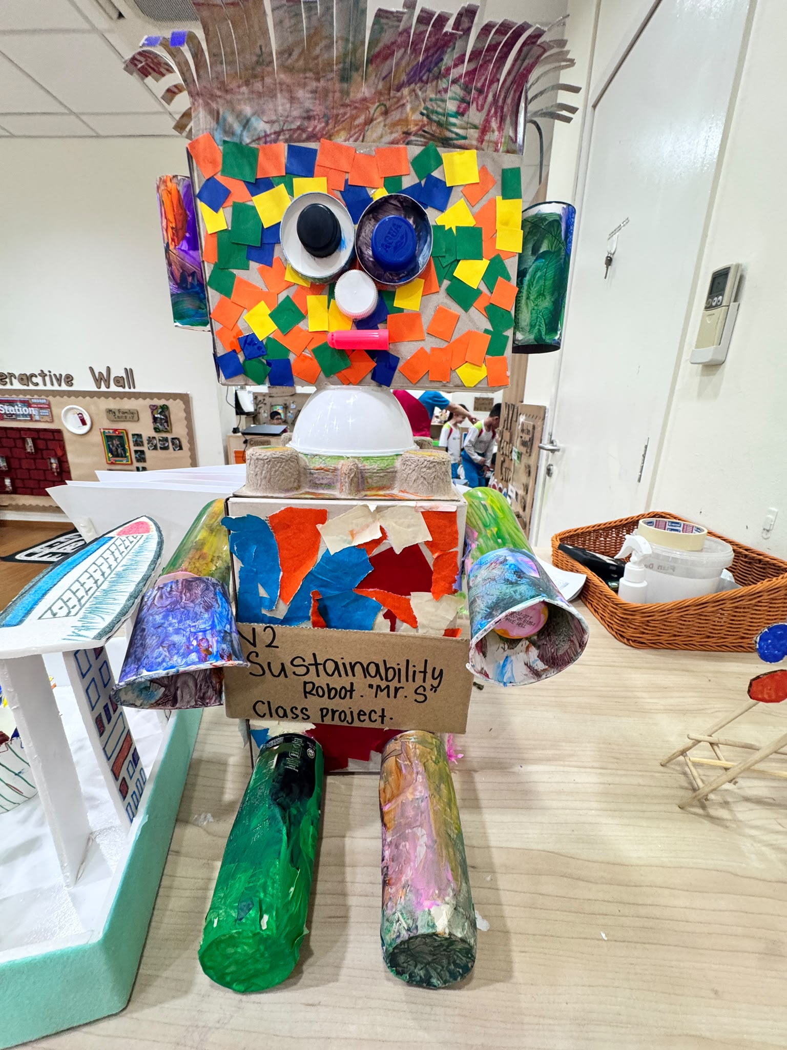 Creating a Singapore landmark using recycled materials — photo 4
