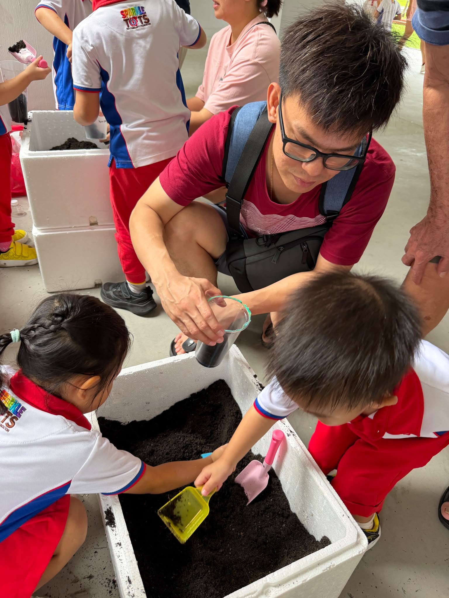 SSDB Parents Workshop - Using Recycled Items and Food Waste to Grow vegetables (Xiao Bai Cai) — photo 7
