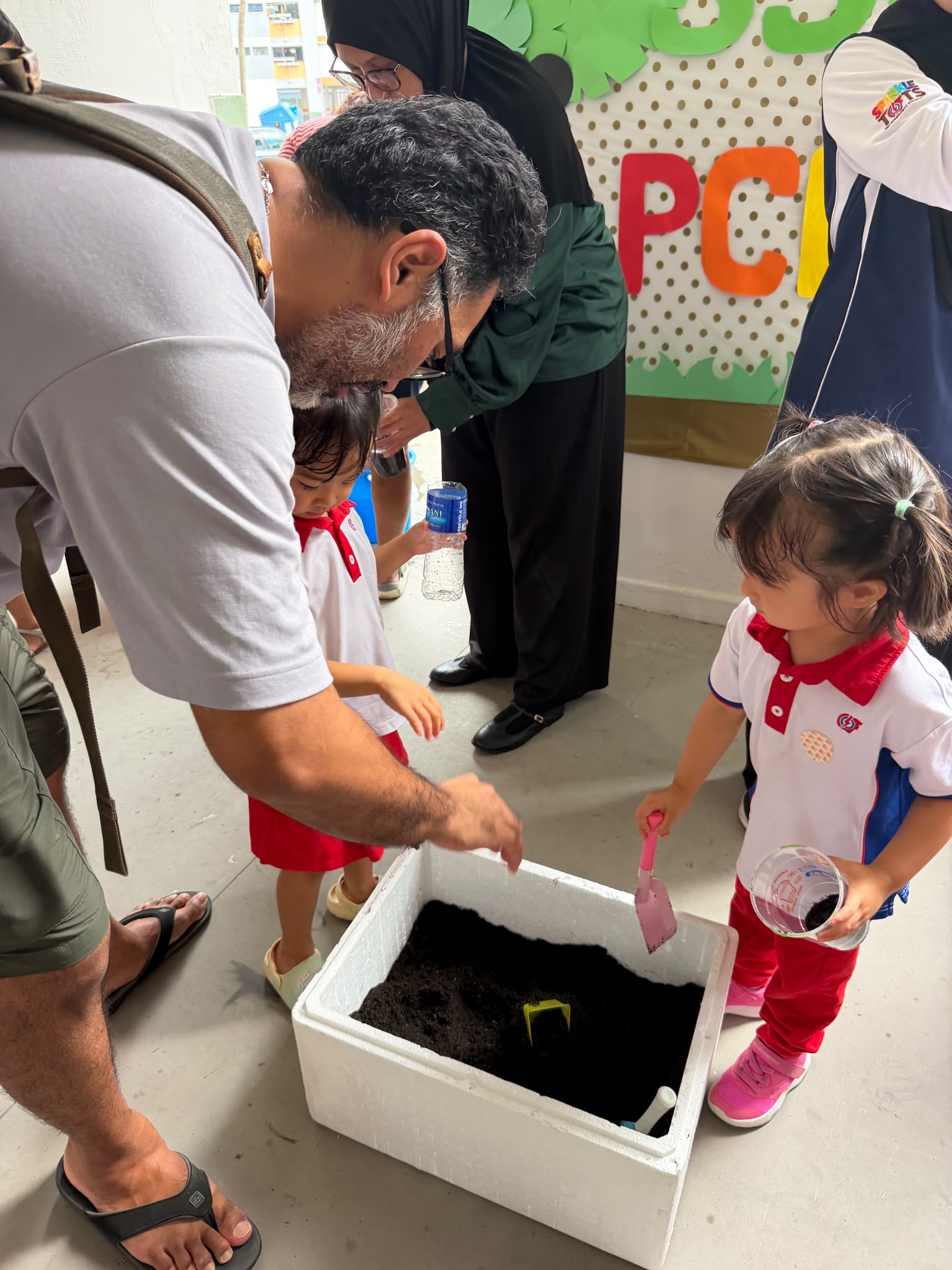 SSDB Parents Workshop - Using Recycled Items and Food Waste to Grow vegetables (Xiao Bai Cai) — photo 8