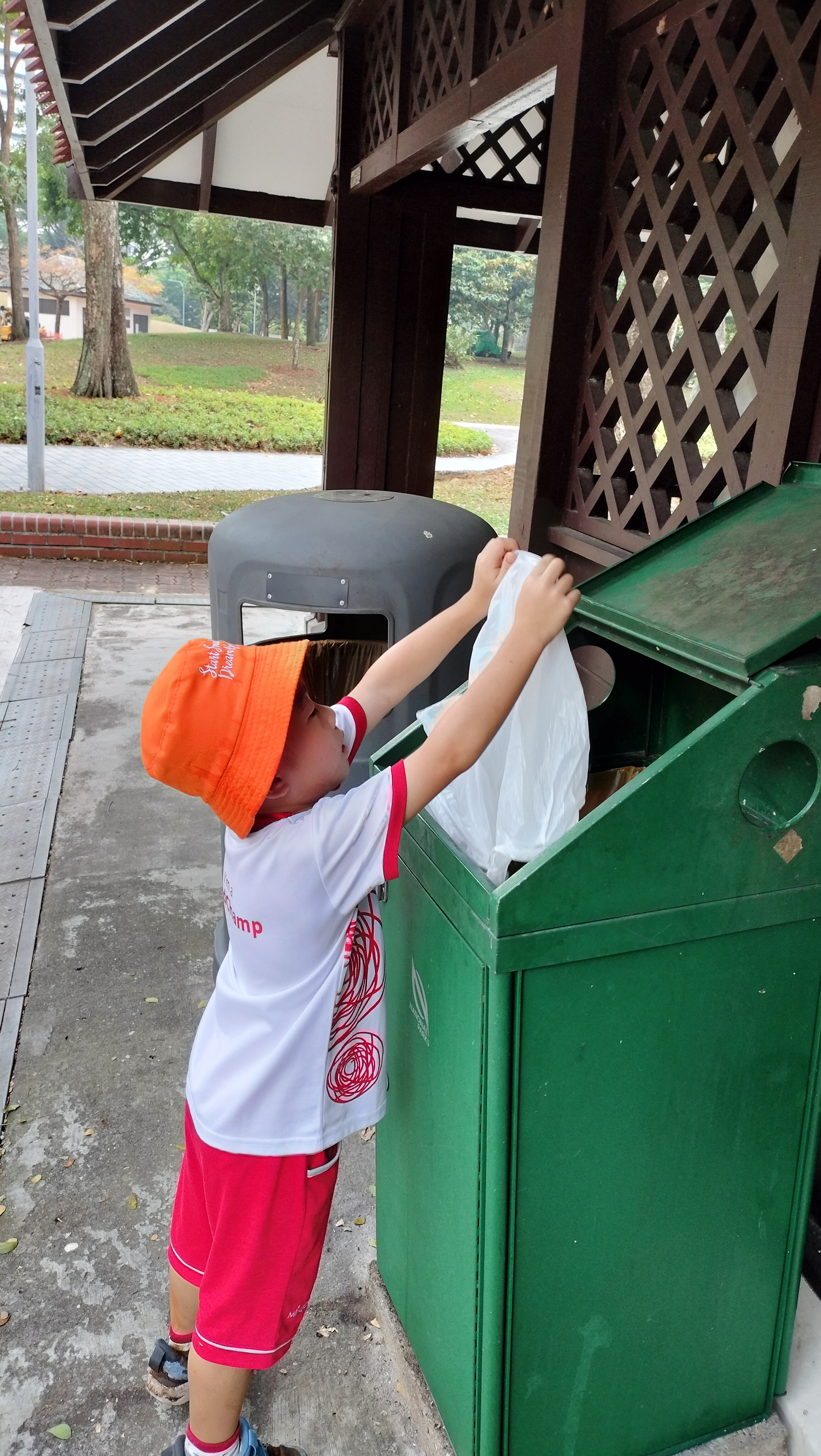 MCYCK Caring for Nature and Environment: Park Clean-up — photo 3