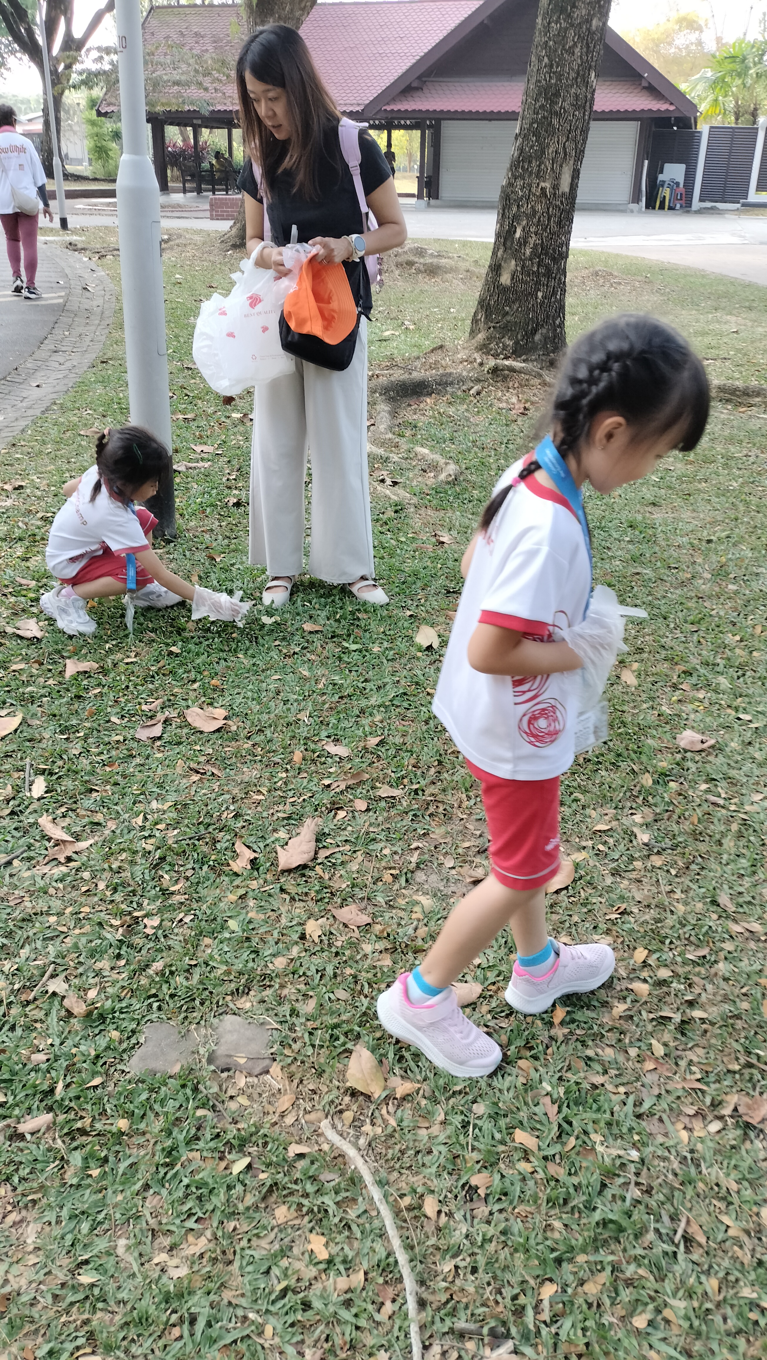 MCYCK Caring for Nature and Environment: Park Clean-up — photo 15
