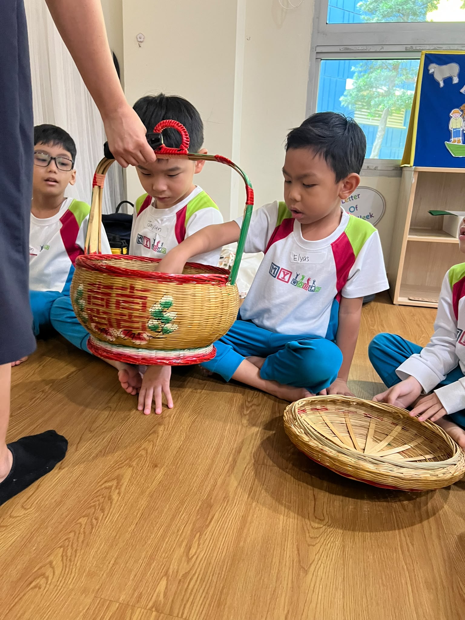 Learning 4 different cultures through books — photo 9