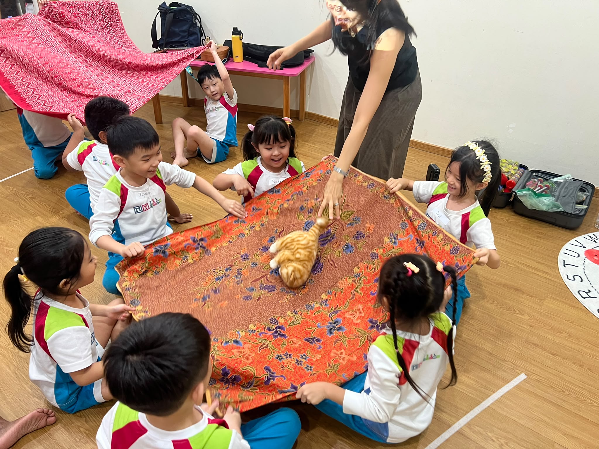 Learning 4 different cultures through books — photo 14