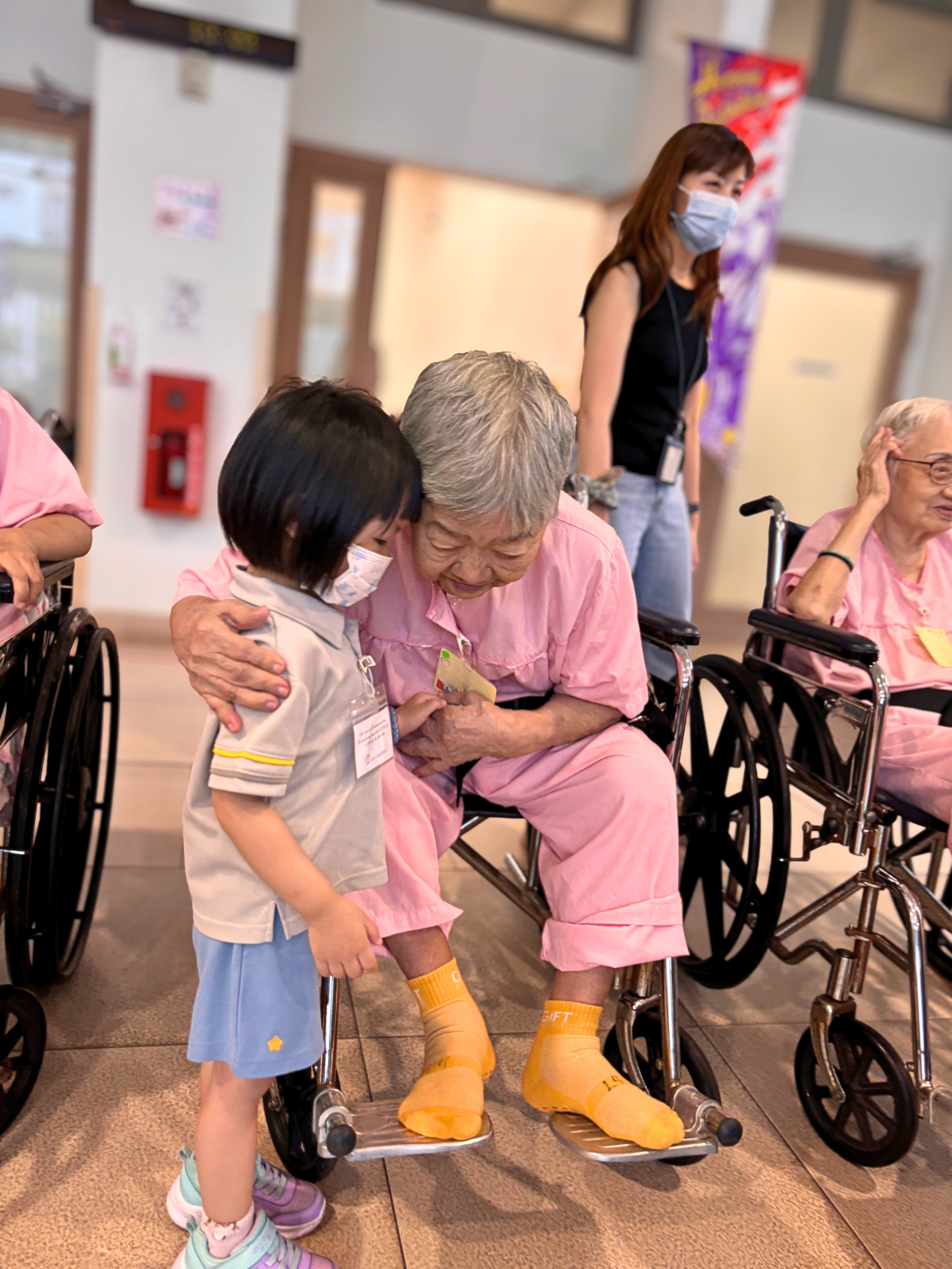 Sharing Kindness at Singapore Christian Home — photo 3