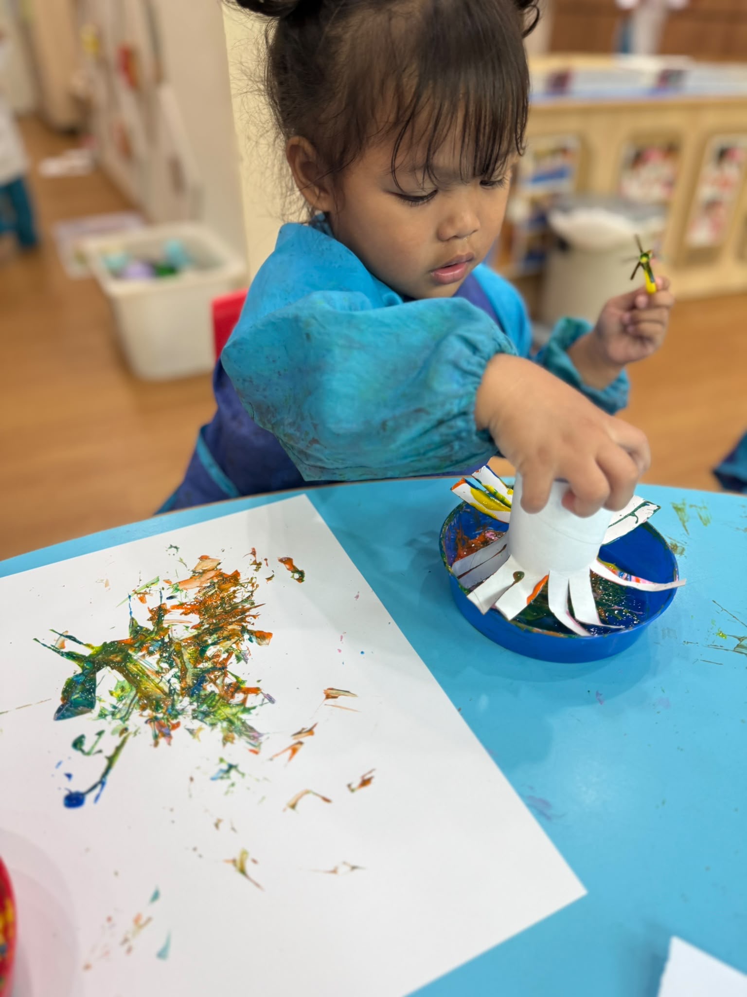 Fun with firework prints using toilet rolls — photo 7