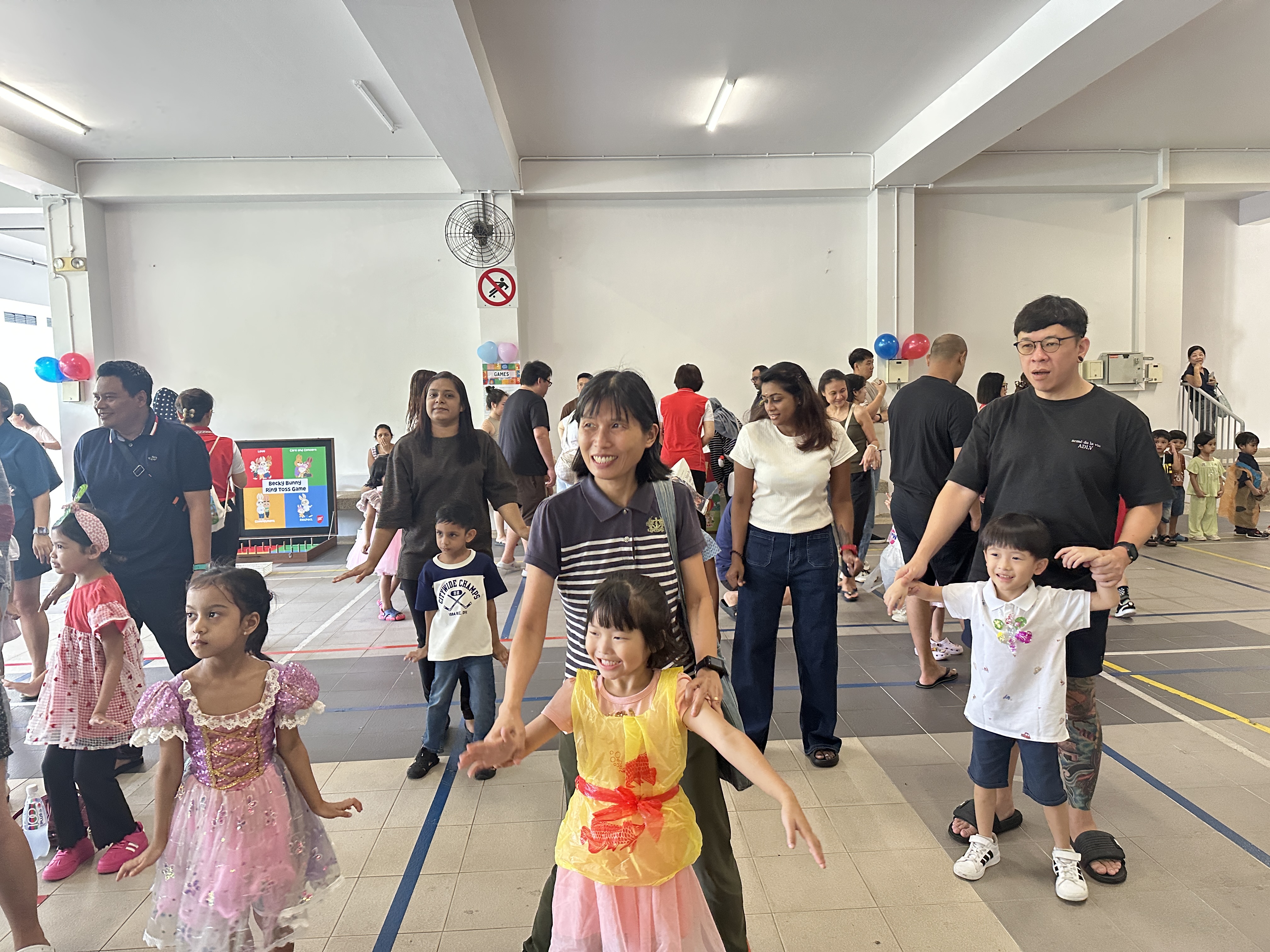 Parents’ Day: Children Dressing Up with Recycled Materials