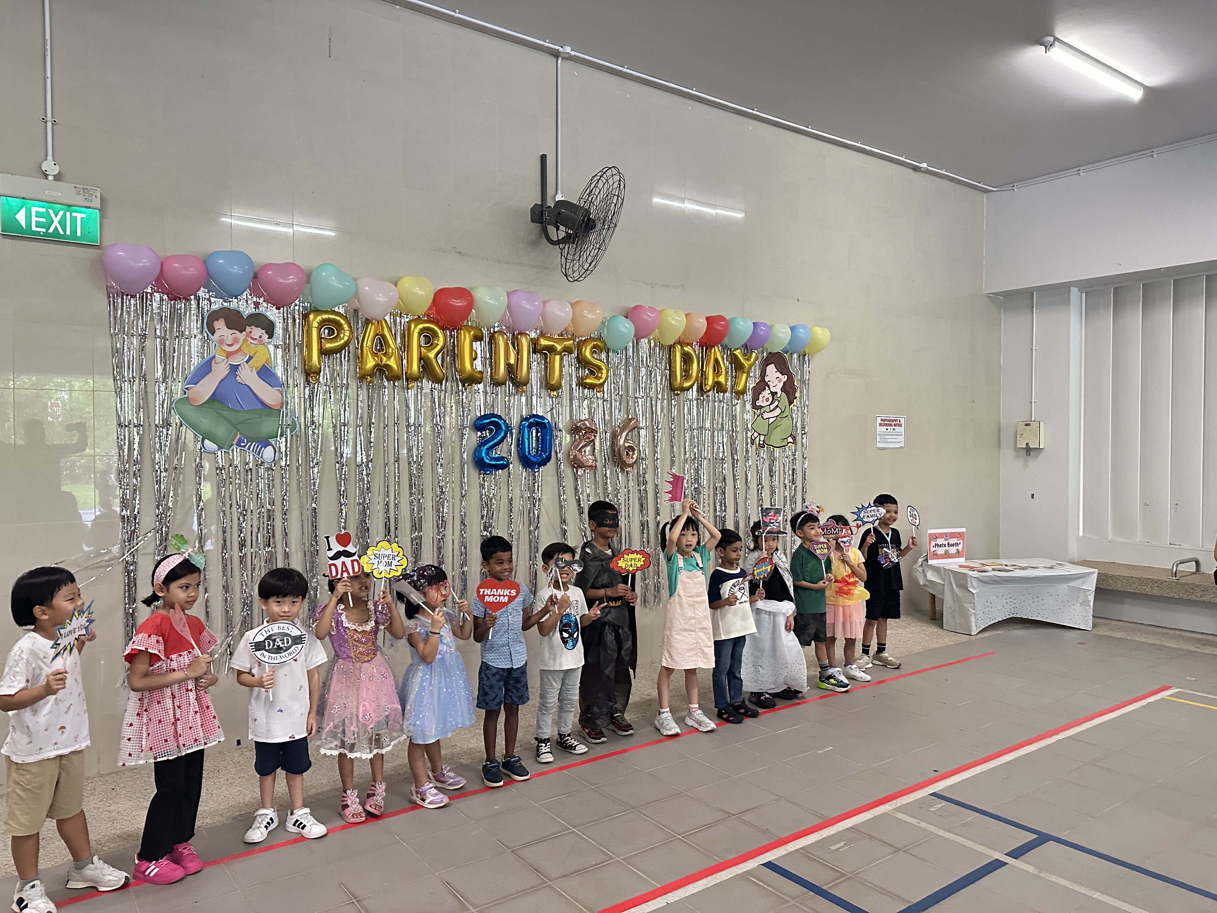 Parents’ Day: Children Dressing Up with Recycled Materials — photo 2