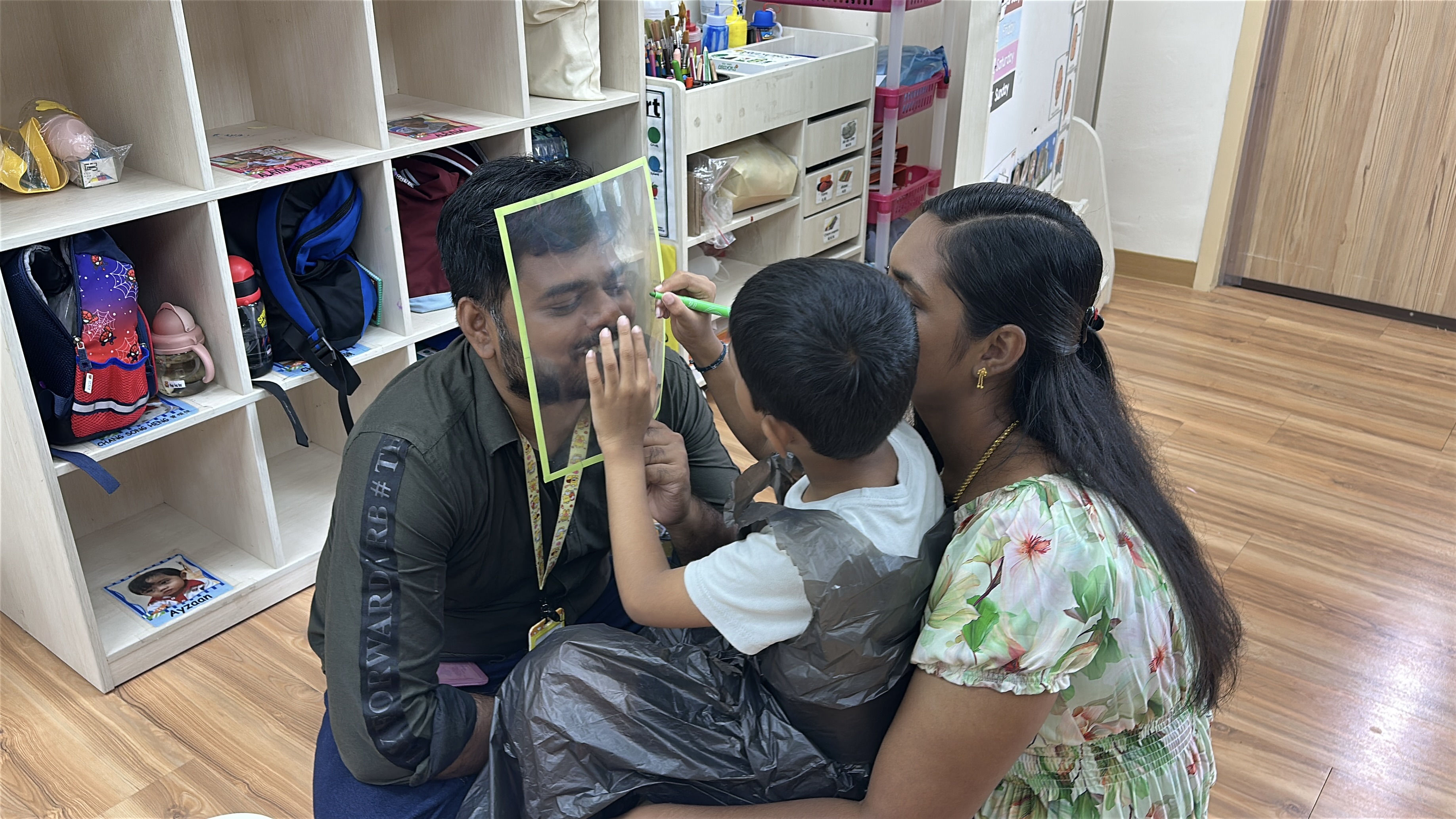 Parents’ Day: Children Dressing Up with Recycled Materials — photo 3