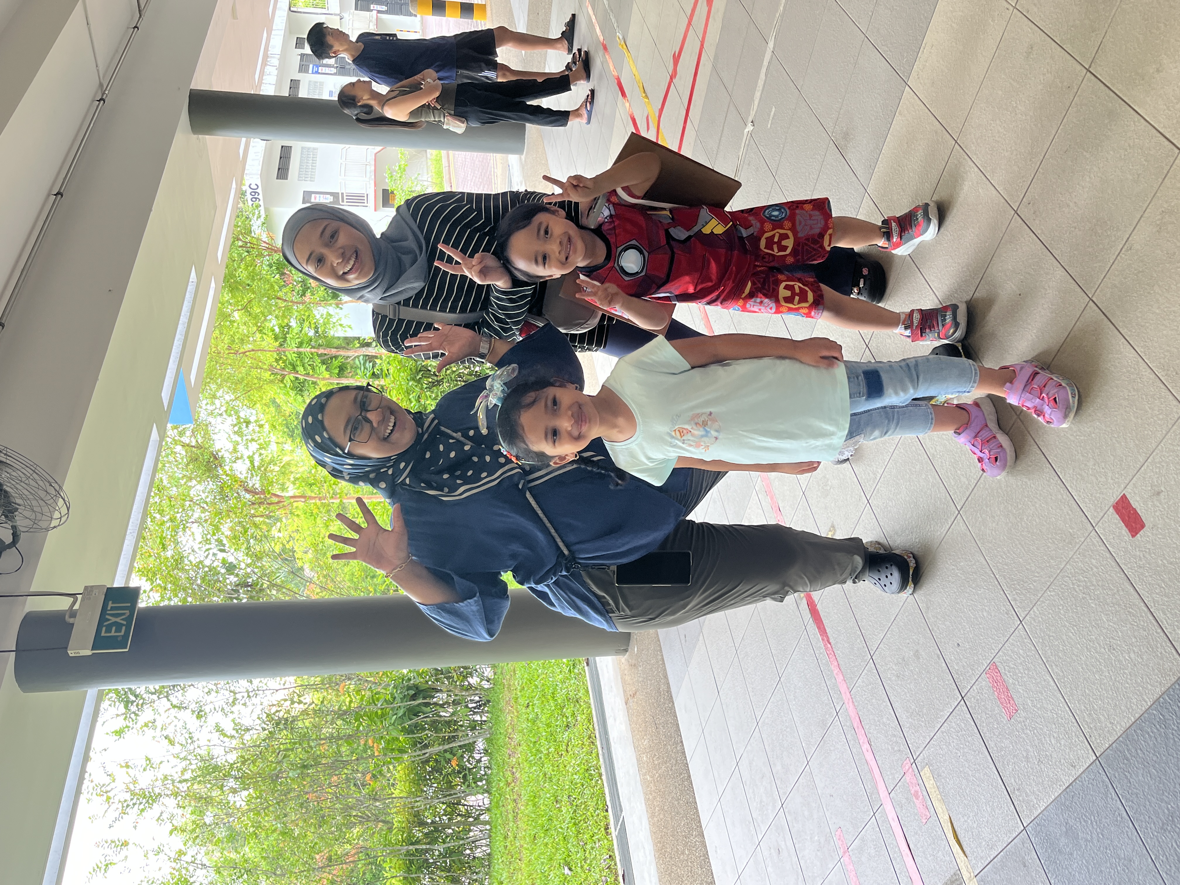 Parents’ Day: Children Dressing Up with Recycled Materials — photo 6