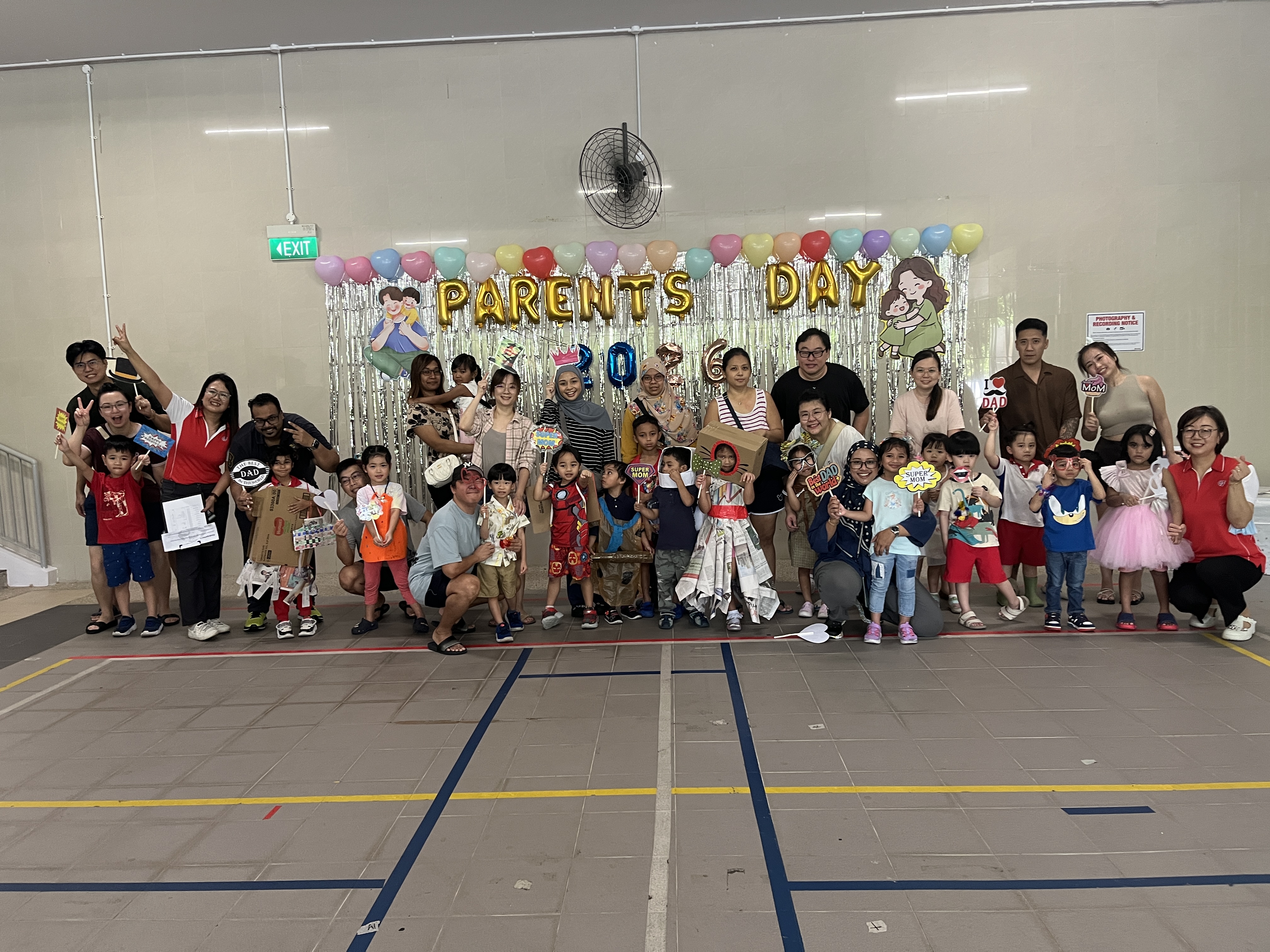 Parents’ Day: Children Dressing Up with Recycled Materials — photo 10