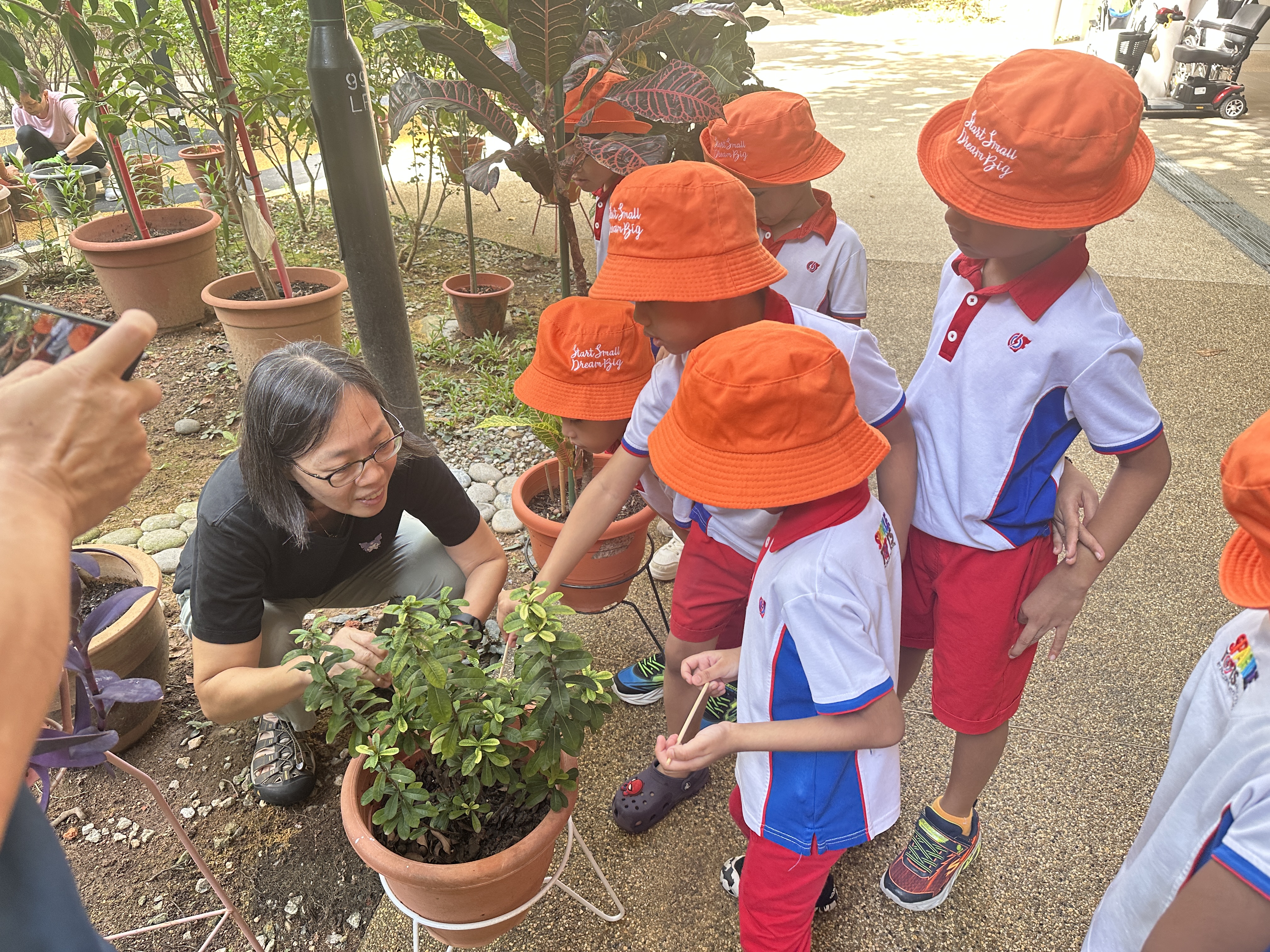 Intergenerational Planting — photo 5