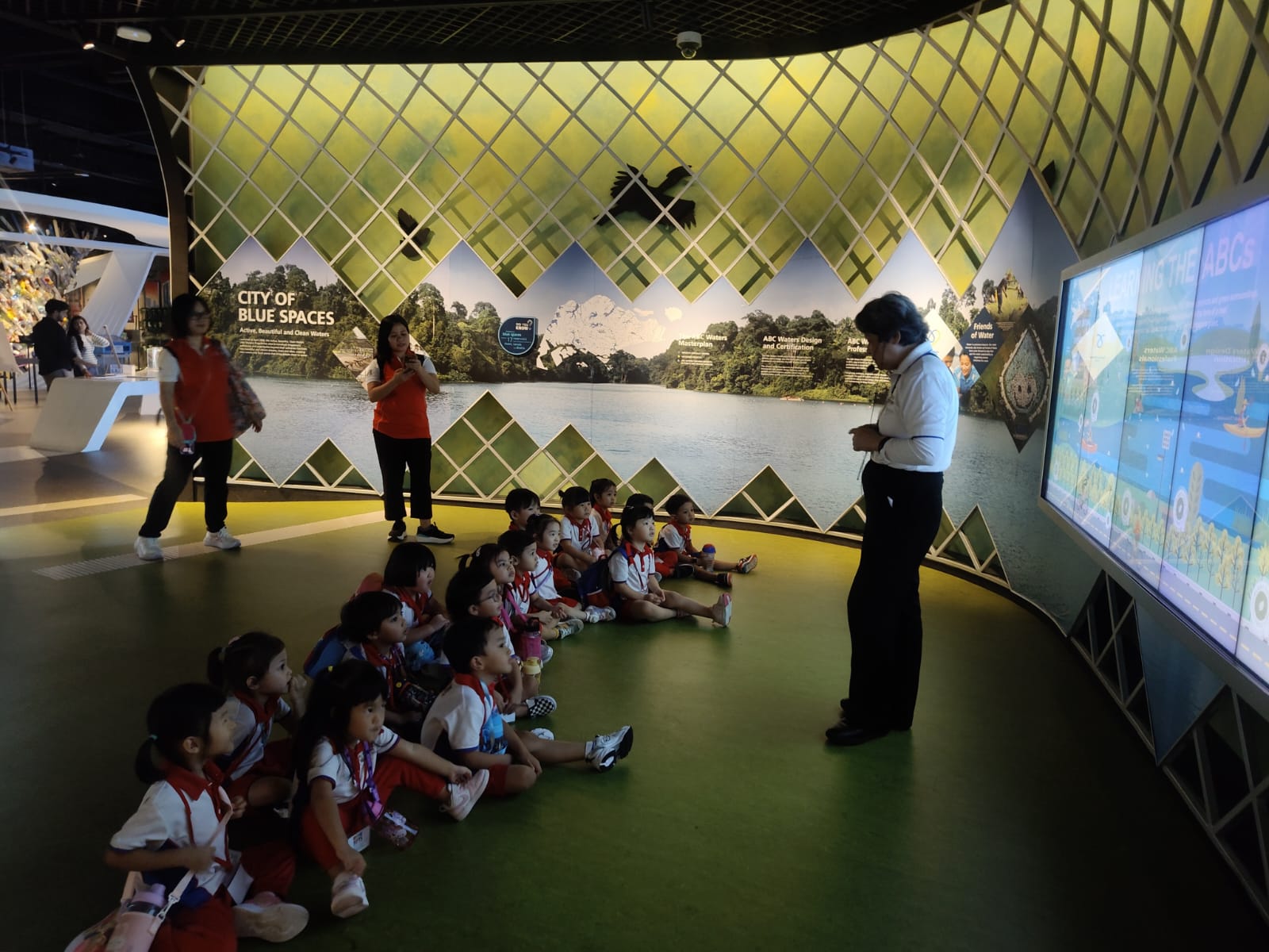 Visit to Sustainability Gallery — photo 8