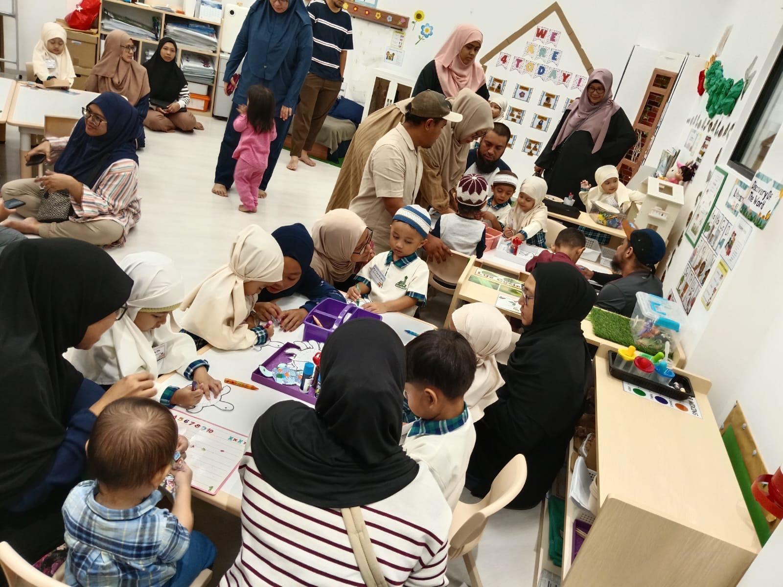 A mini get – together with families on the first day of school — photo 5