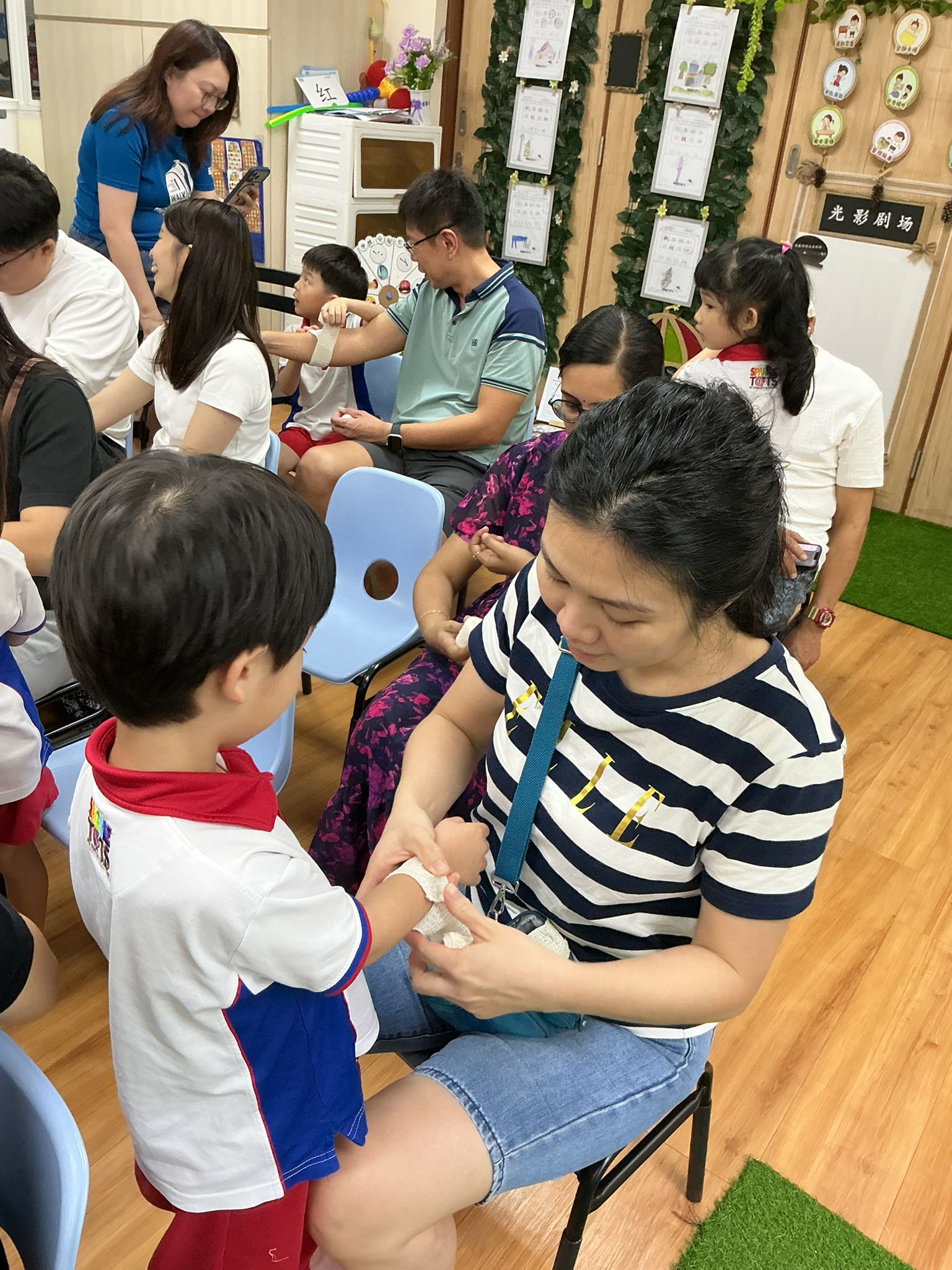 Basic Bandaging, Safety & Security Parental Workshop — photo 5