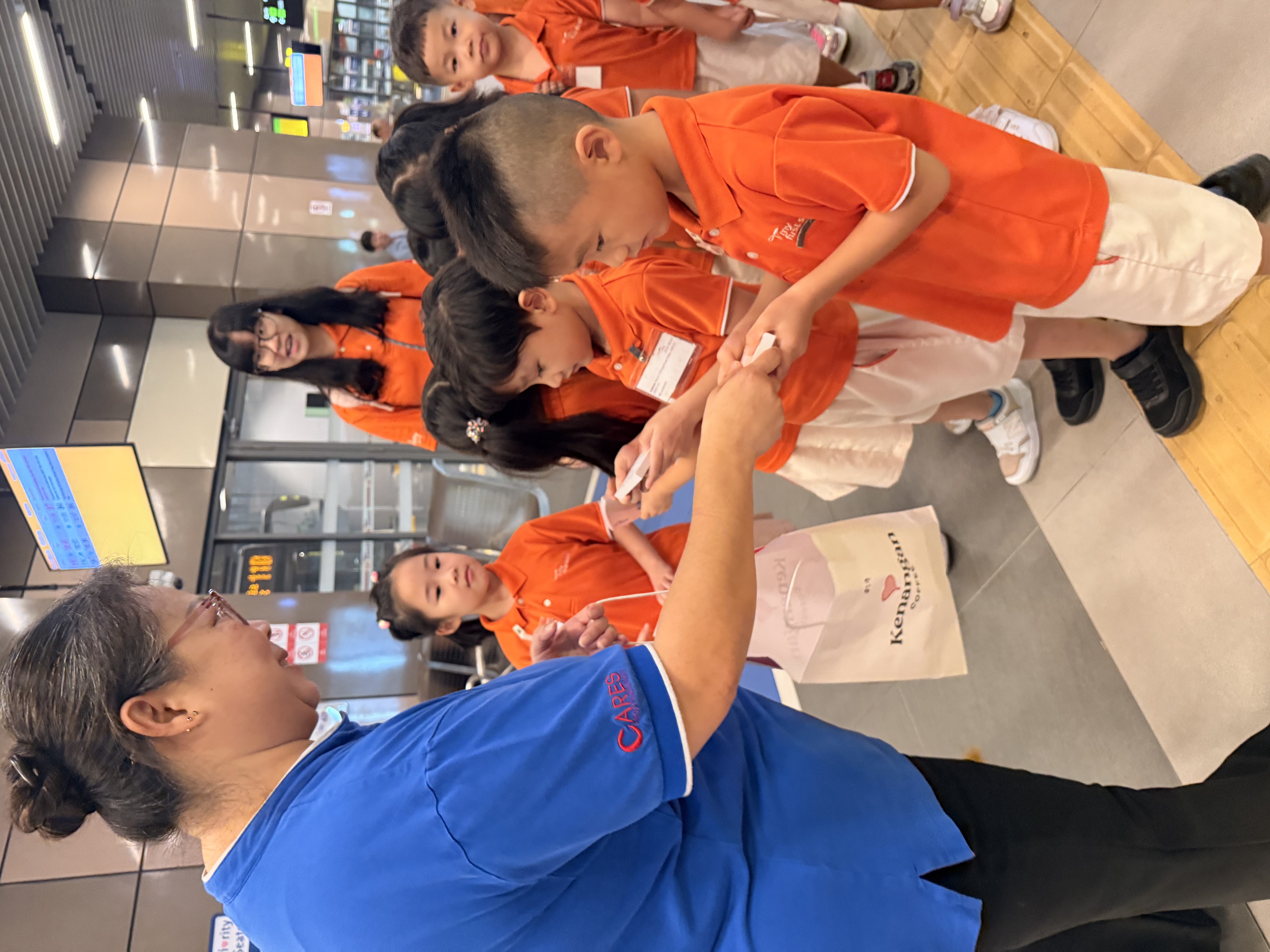 Kindness on the Go: Appreciating Our Community Heroes — photo 10
