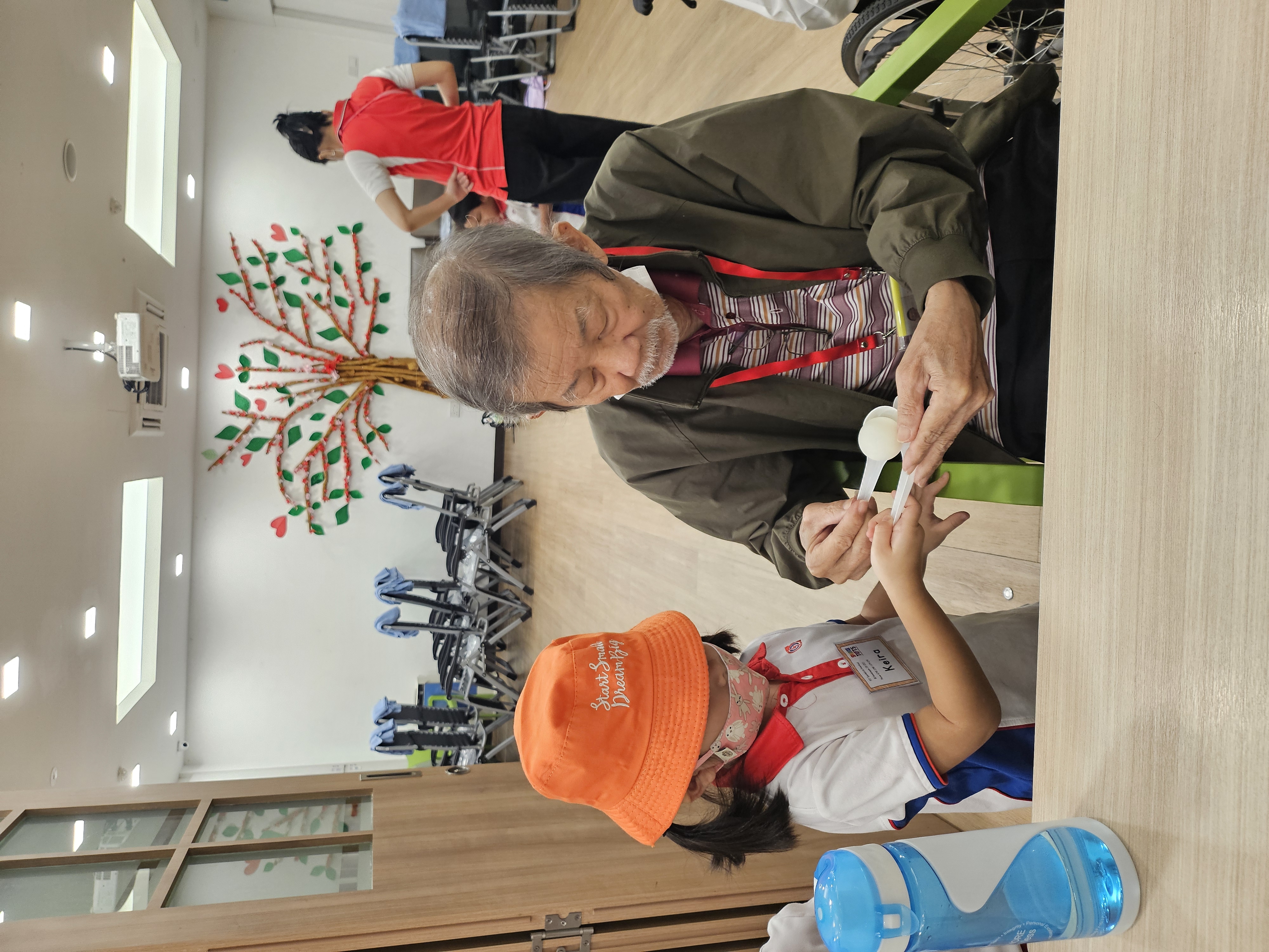 Story #4: A Meaningful Intergenerational National Day Celebration in SparkleCare – A short visit that warmed all our hearts