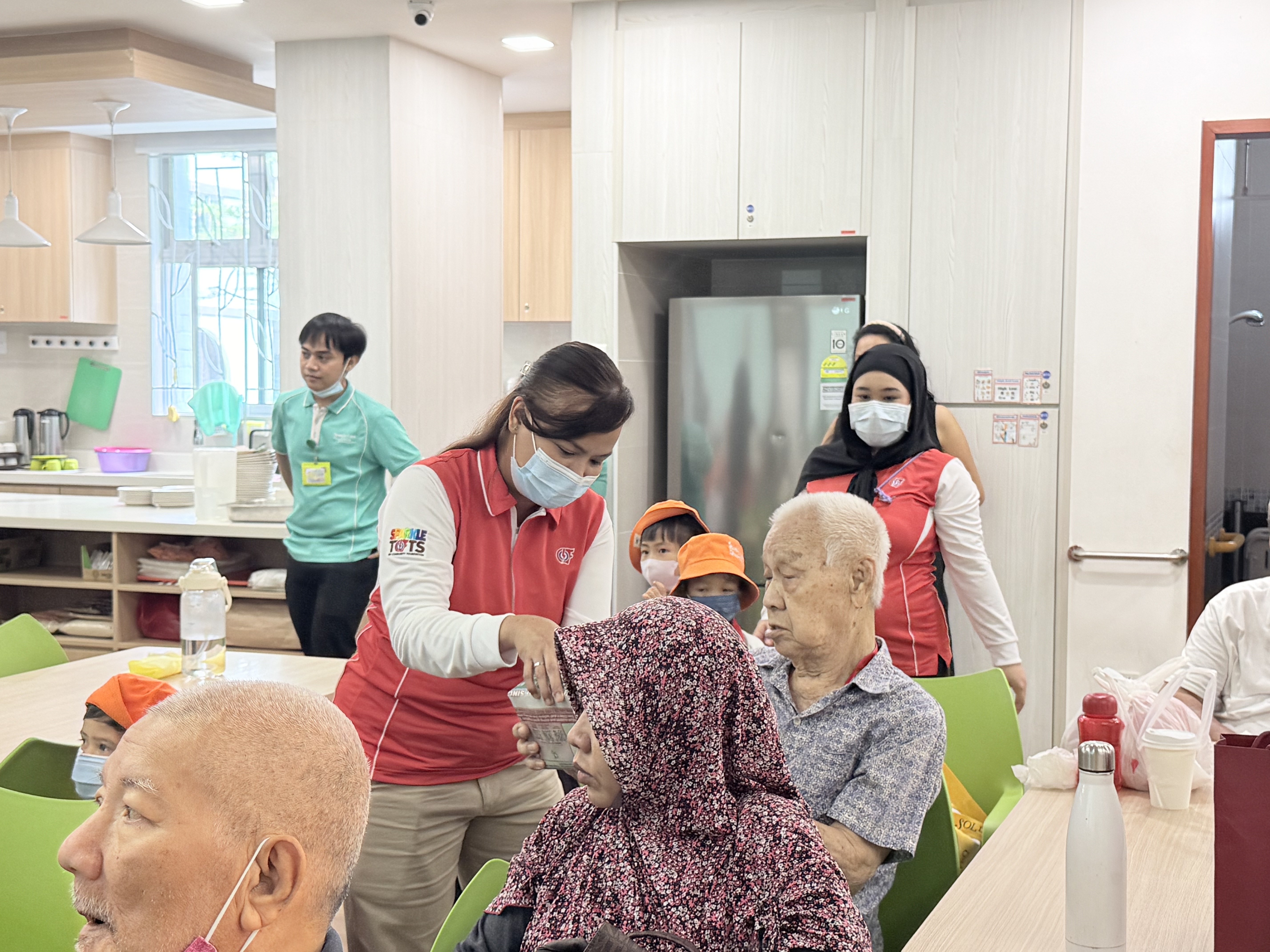 Story #4: A Meaningful Intergenerational National Day Celebration in SparkleCare – A short visit that warmed all our hearts — photo 7