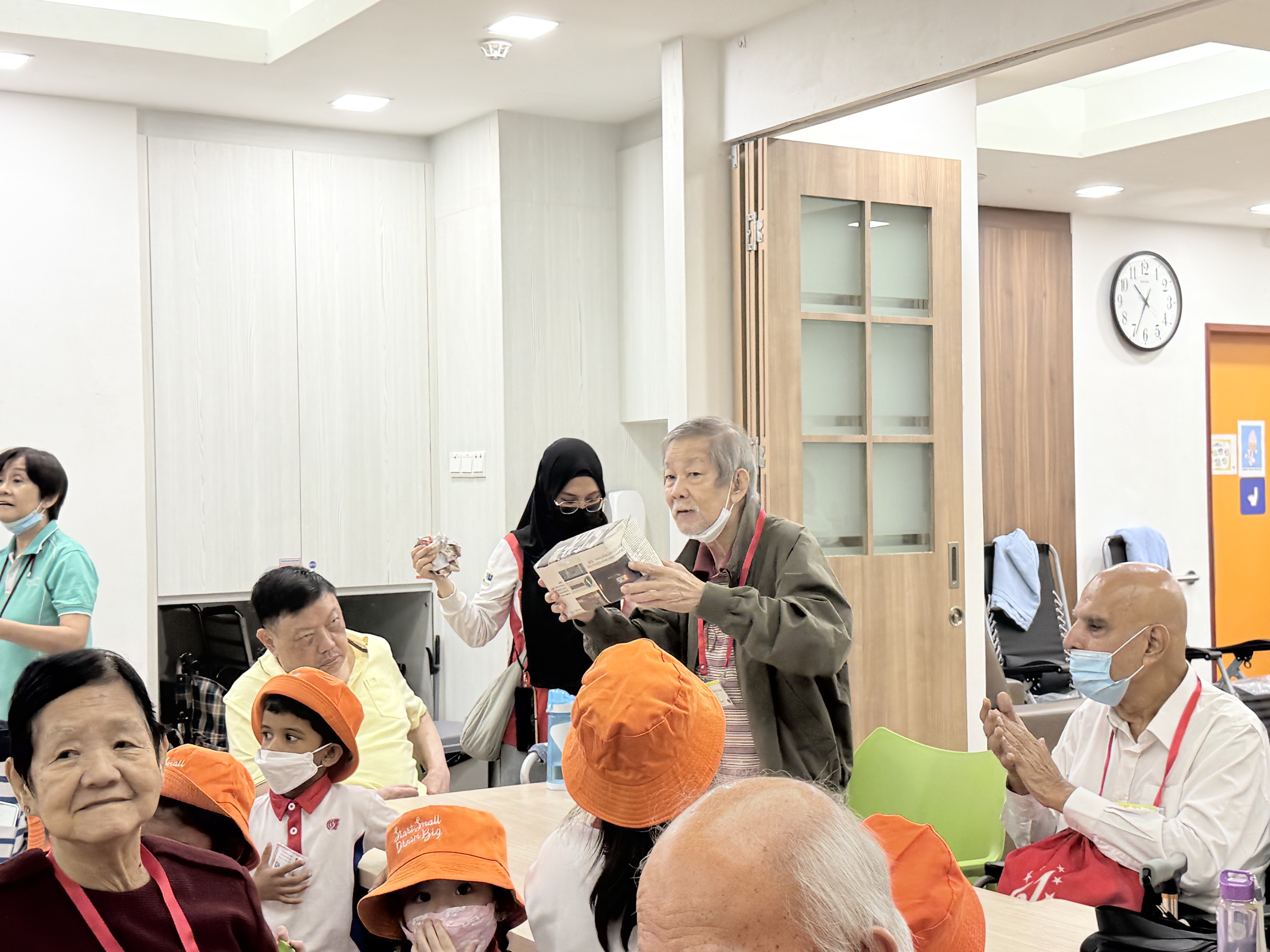 Story #4: A Meaningful Intergenerational National Day Celebration in SparkleCare – A short visit that warmed all our hearts — photo 8
