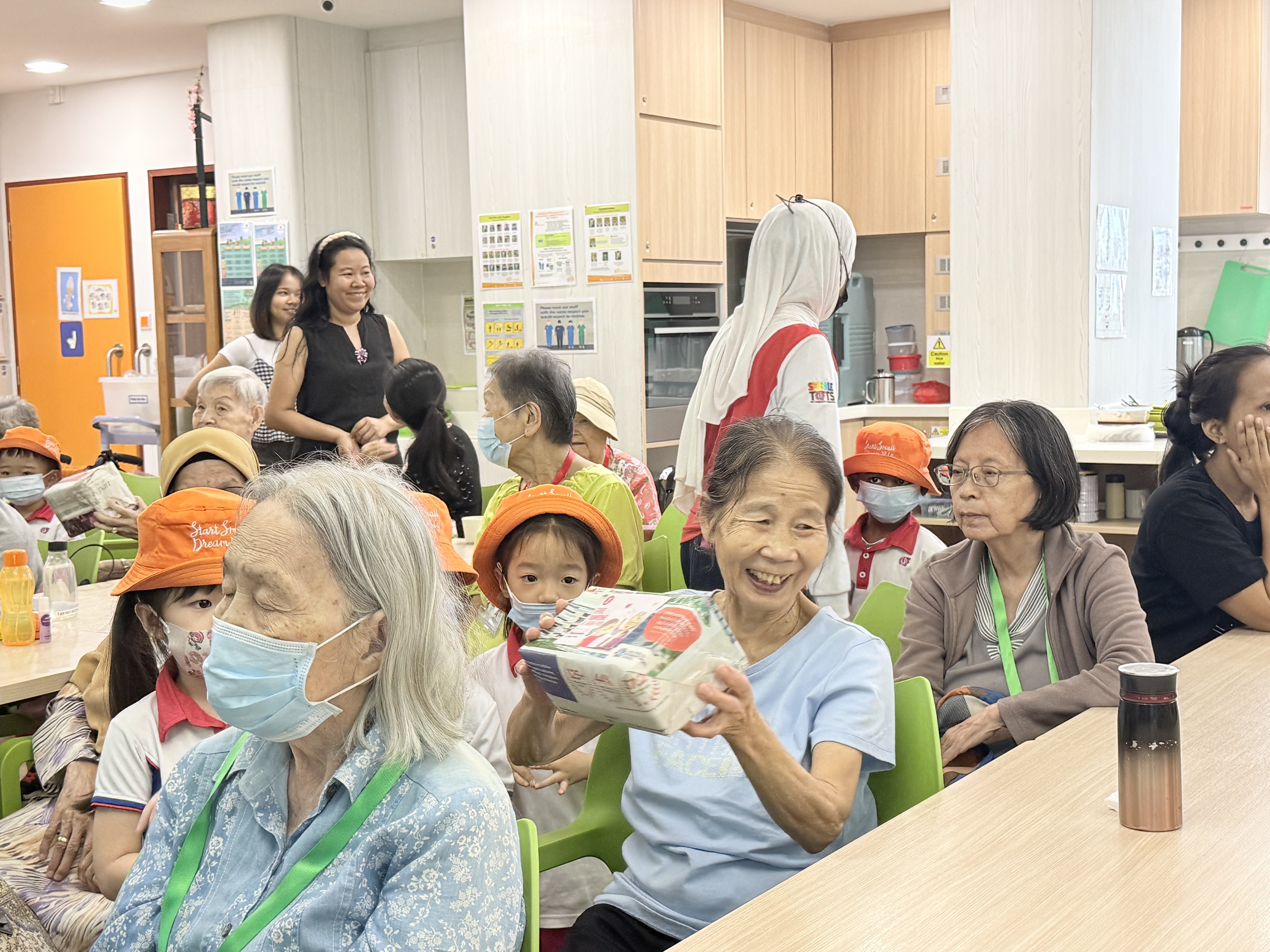 Story #4: A Meaningful Intergenerational National Day Celebration in SparkleCare – A short visit that warmed all our hearts — photo 9