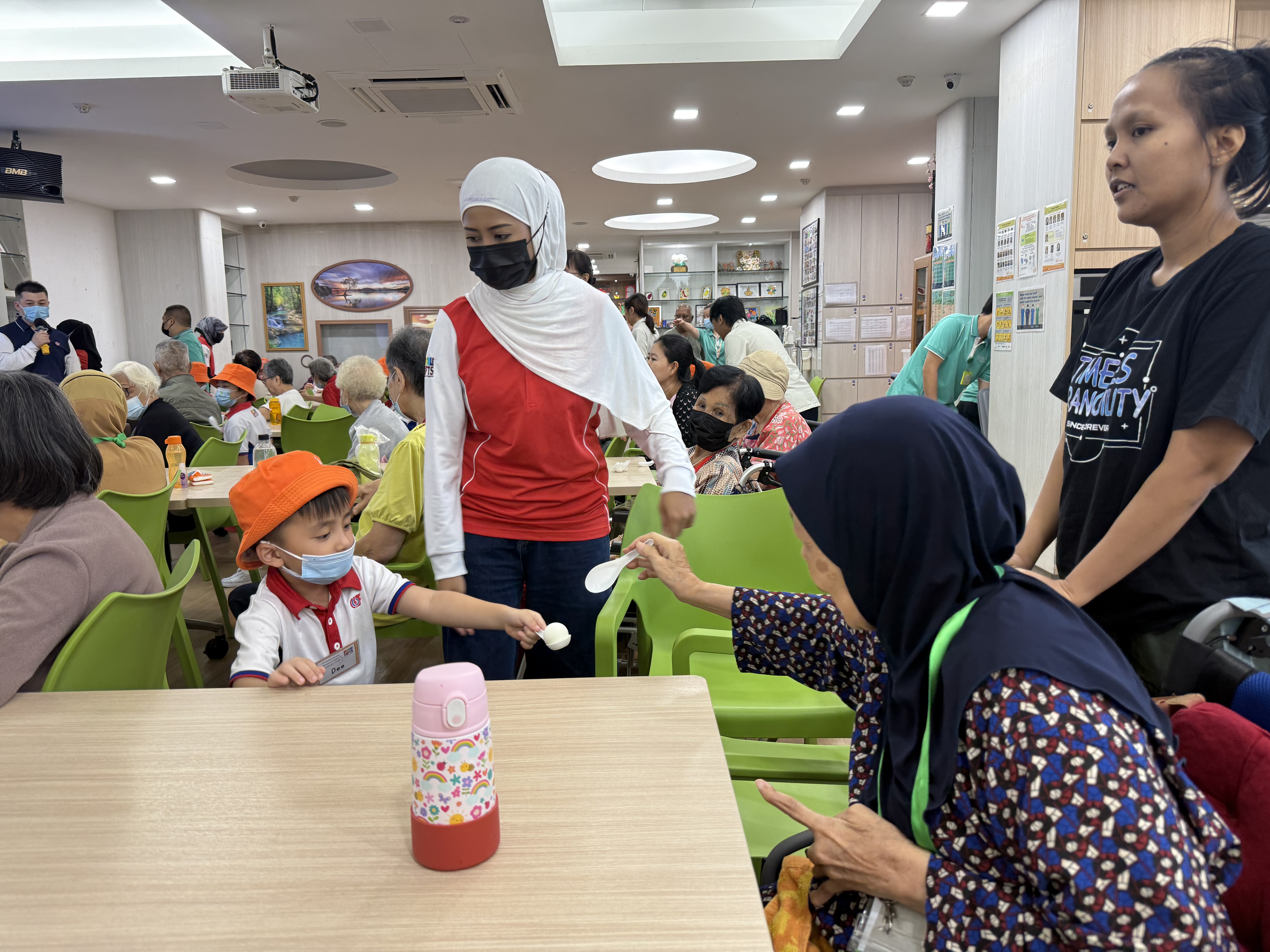 Story #4: A Meaningful Intergenerational National Day Celebration in SparkleCare – A short visit that warmed all our hearts — photo 10