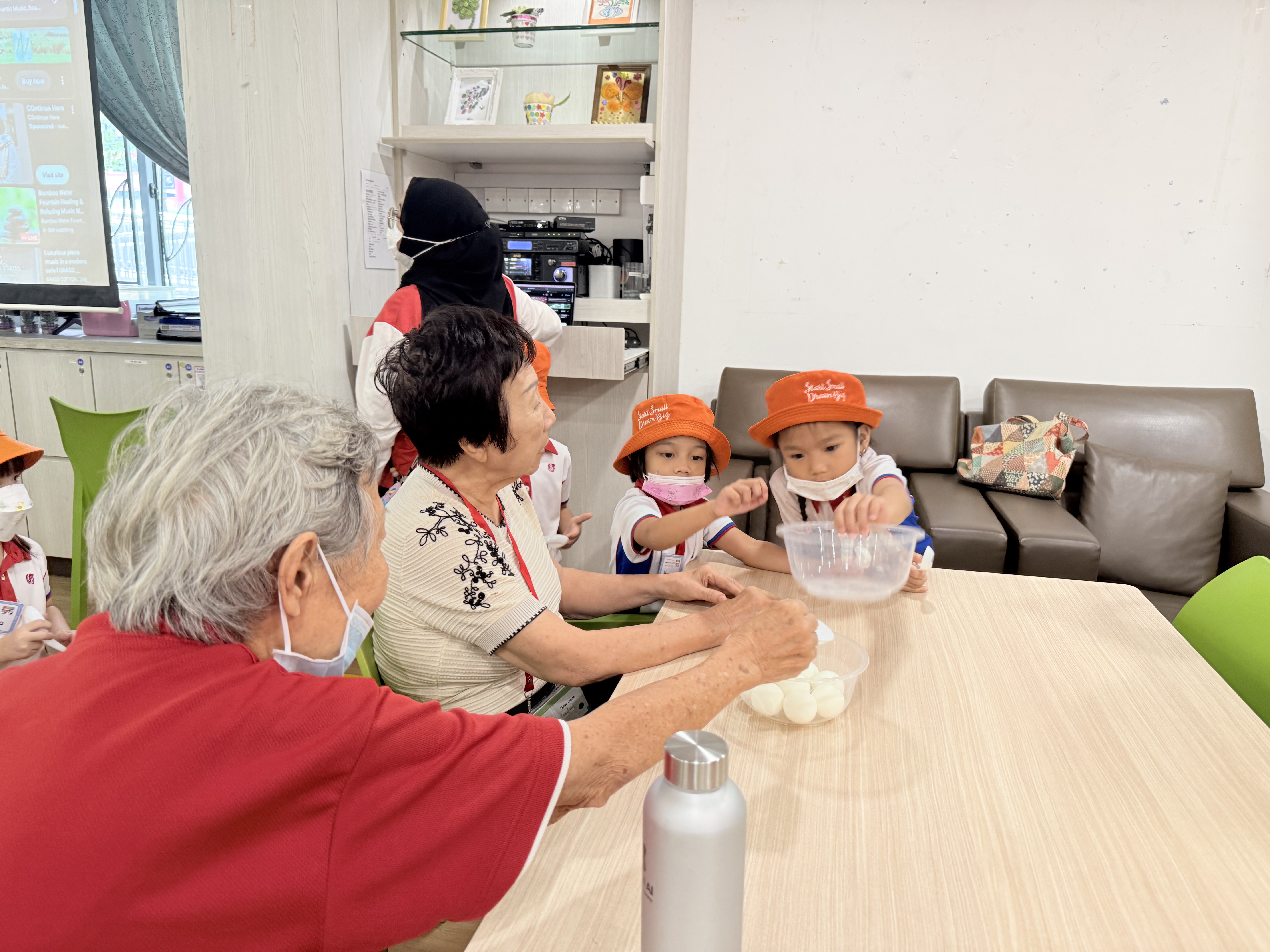 Story #4: A Meaningful Intergenerational National Day Celebration in SparkleCare – A short visit that warmed all our hearts — photo 11