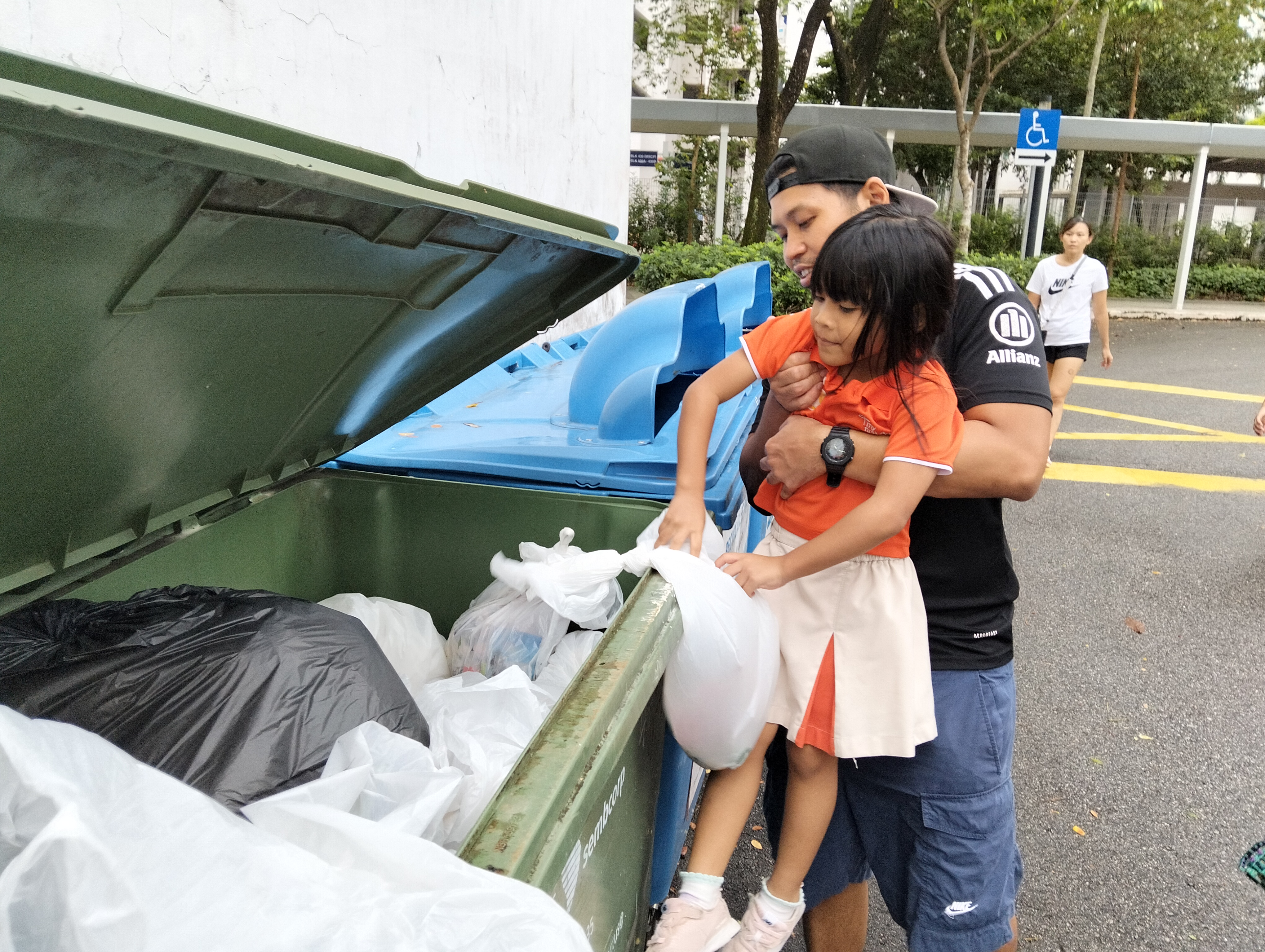 Little Hands, Big Impact: Rescuing Resources, Caring for Our Neighbourhood — photo 2