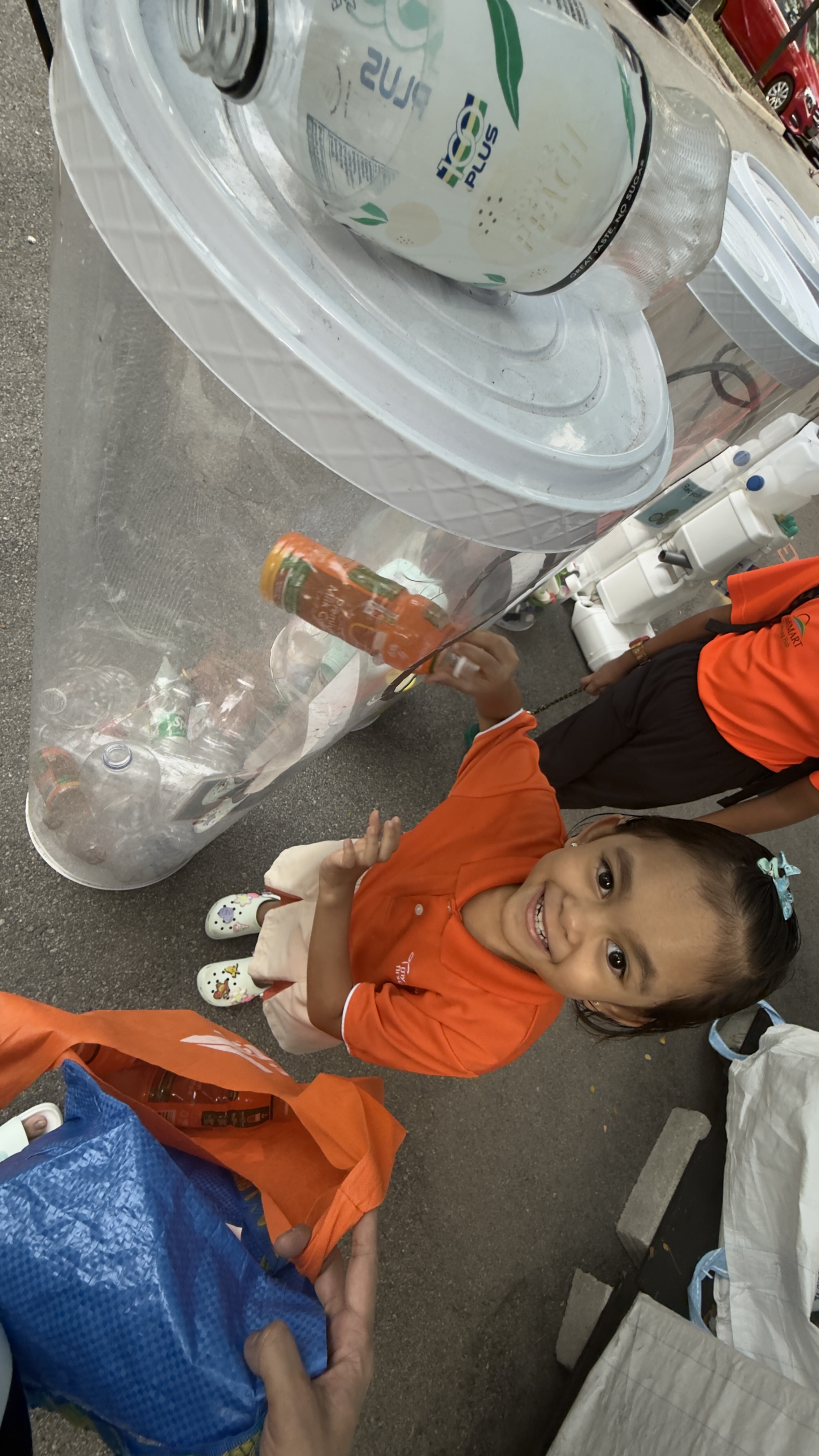 Little Hands, Big Impact: Rescuing Resources, Caring for Our Neighbourhood — photo 4