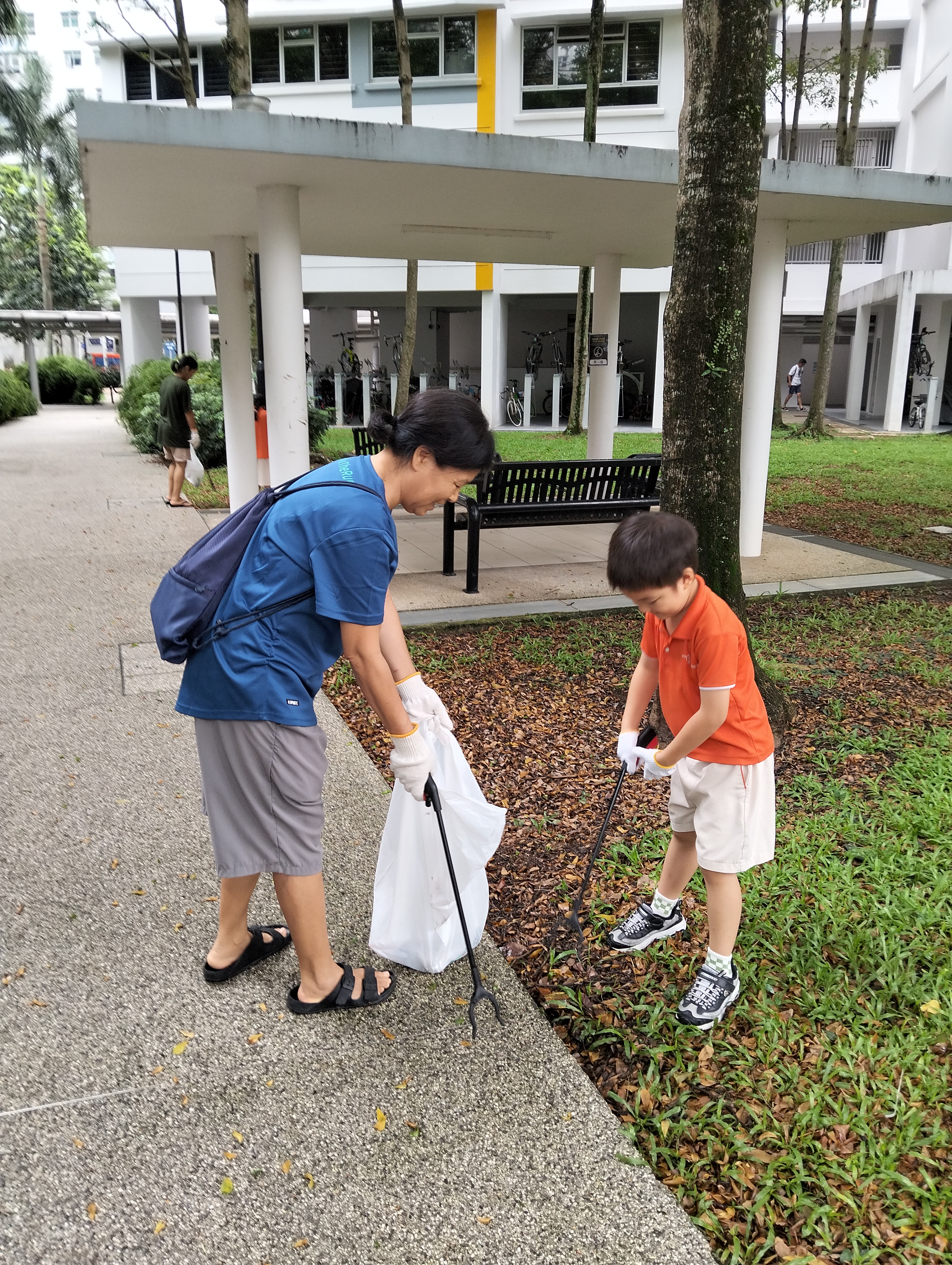 Little Hands, Big Impact: Rescuing Resources, Caring for Our Neighbourhood — photo 3