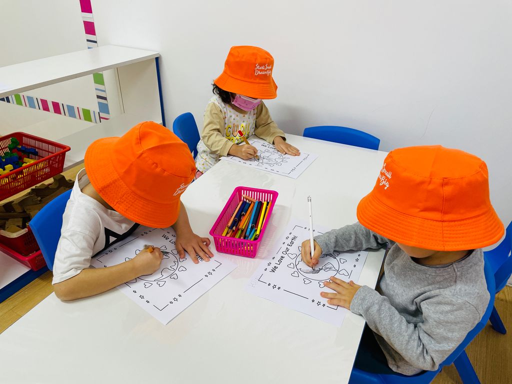 “Love the Earth” Poster Making Activity