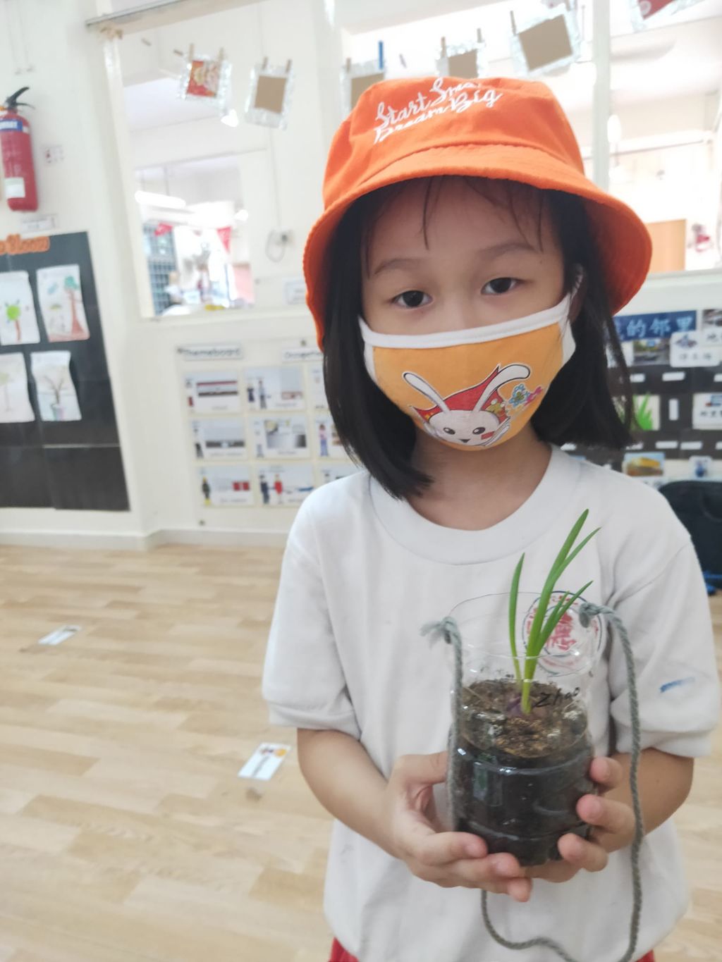 K2 children SSDB Gardening Journal-Tomato and Onion — photo 6