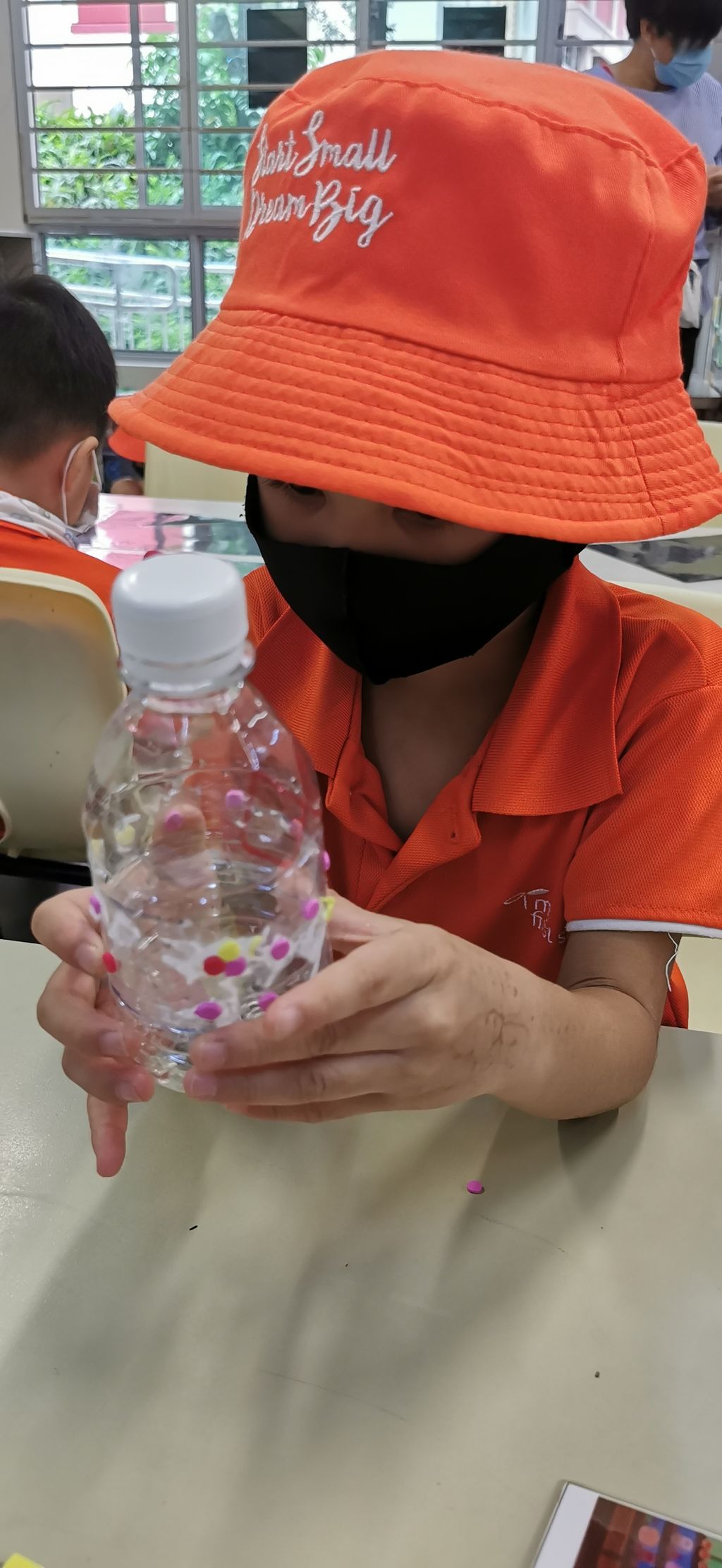 Upcycling project: Making household items using plastic bottles — photo 1