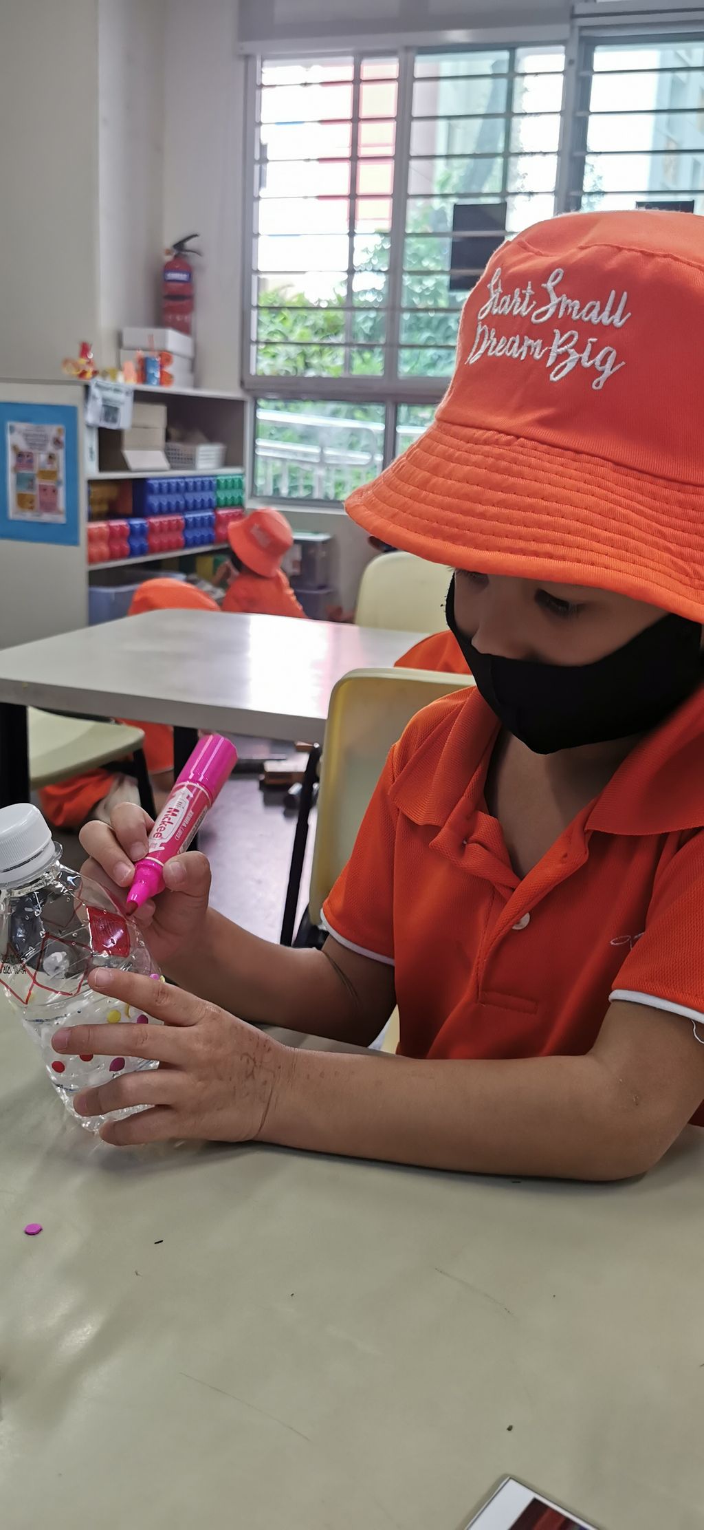 Upcycling project: Making household items using plastic bottles — photo 2