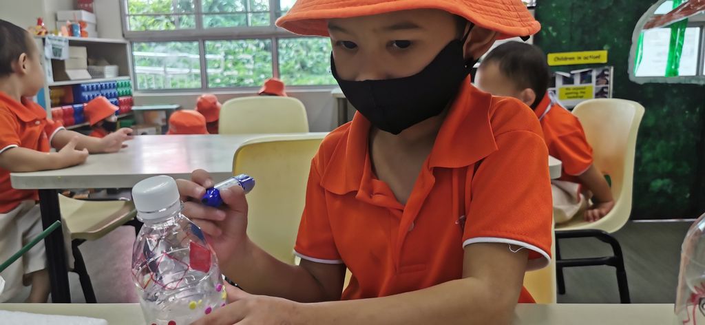 Upcycling project: Making household items using plastic bottles — photo 7