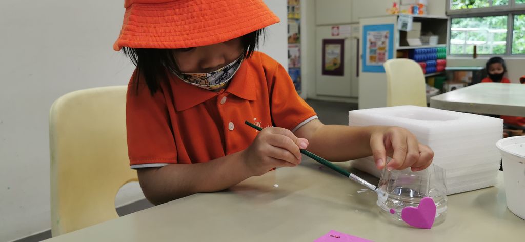 Upcycling project: Making household items using plastic bottles — photo 9