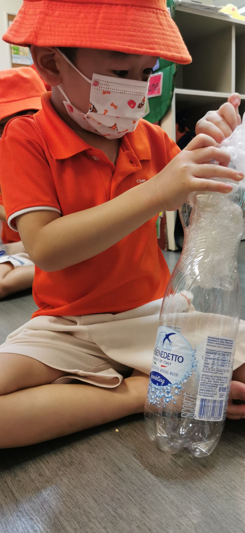 Making eco-bricks using unwanted plastic — photo 5
