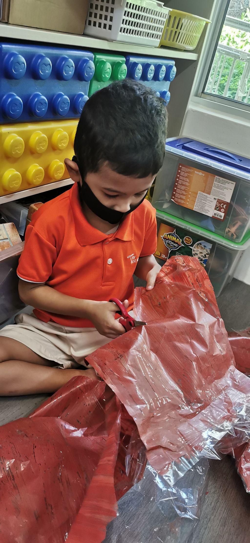 Making eco-bricks using unwanted plastic — photo 10