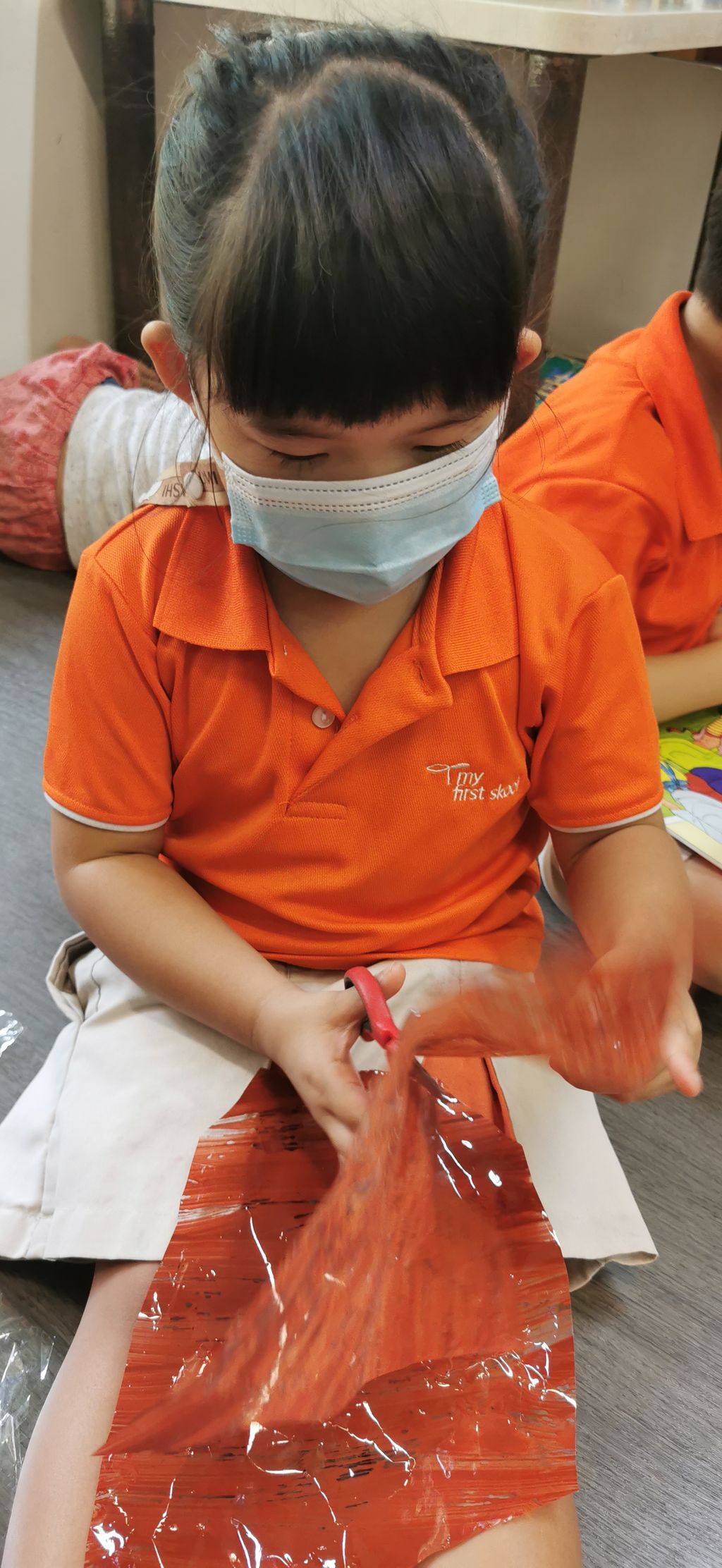 Making eco-bricks using unwanted plastic — photo 11