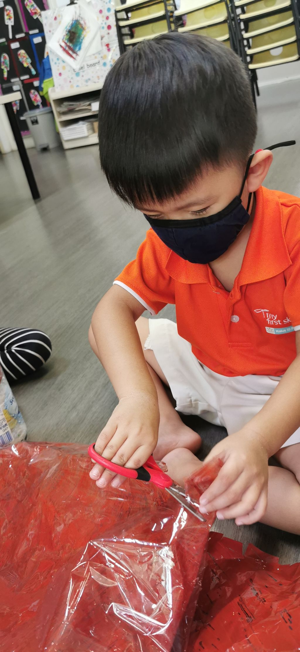 Making eco-bricks using unwanted plastic — photo 14