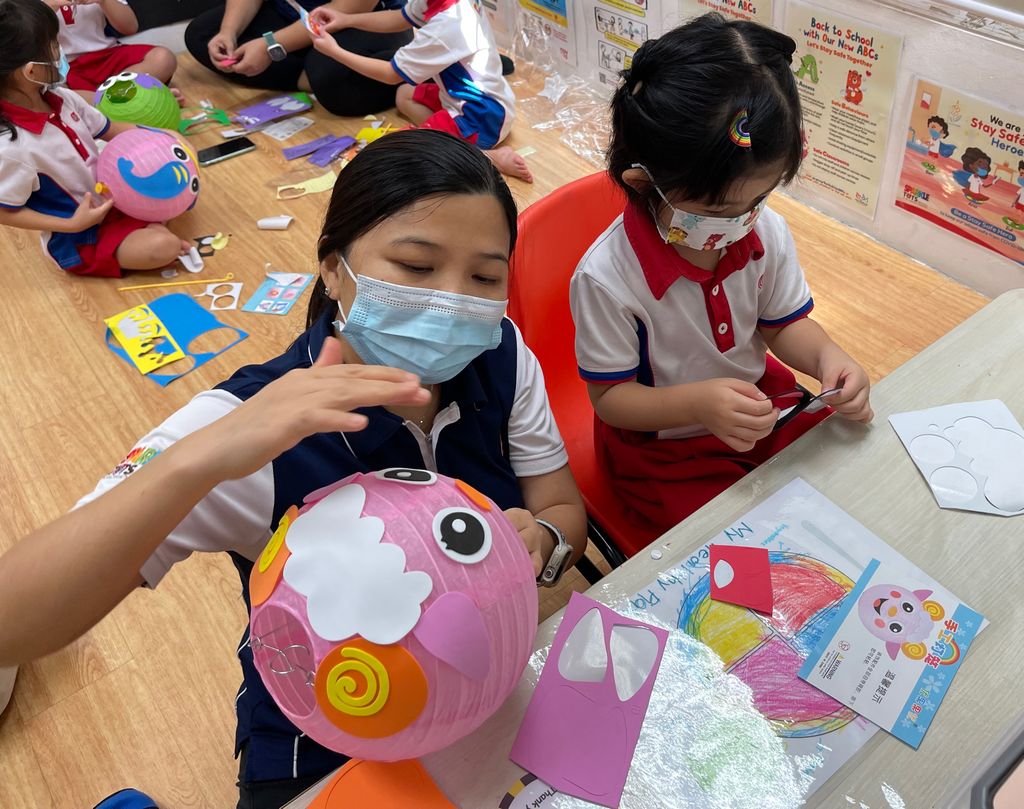 Lantern Making with the Seniors from NTUC Health Day Centre for Seniors (Marsiling) — photo 3
