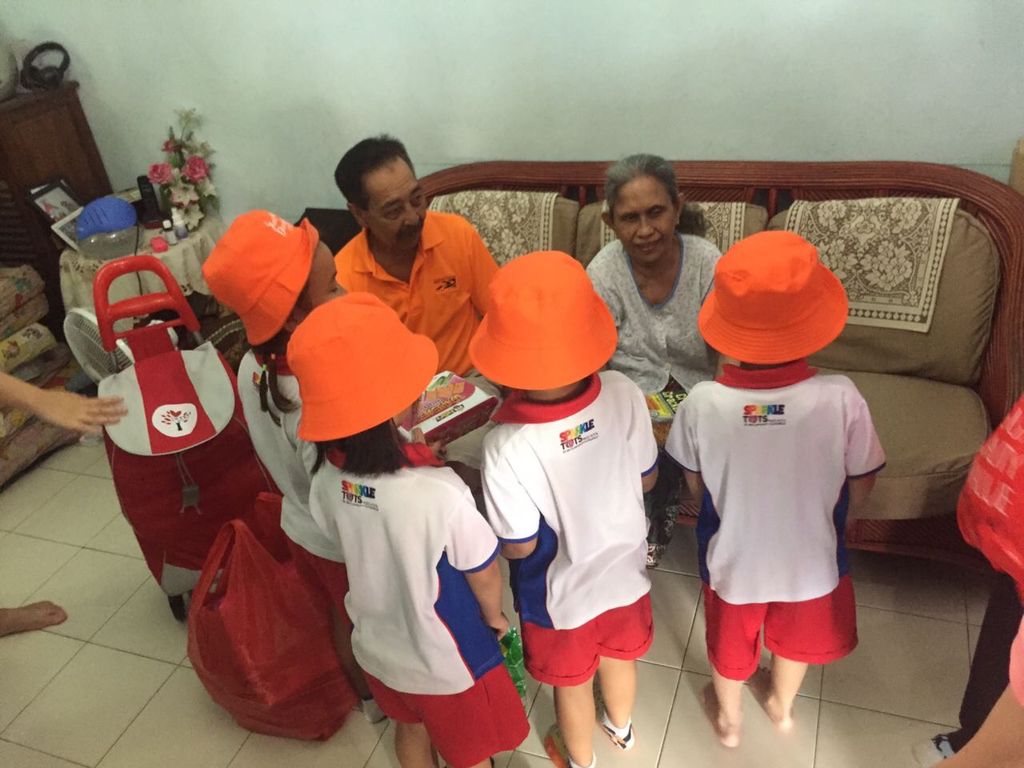 4Cs of Love - Carnival cum Visit to the homes of Elderly and Pioneer Generation in Cashew — photo 4