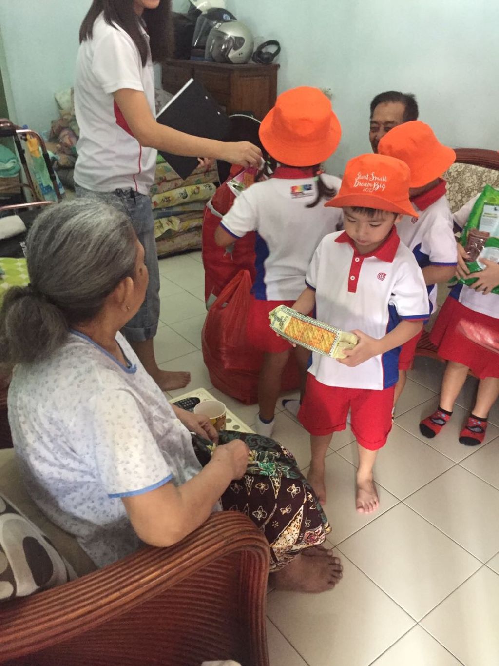 4Cs of Love - Carnival cum Visit to the homes of Elderly and Pioneer Generation in Cashew — photo 5